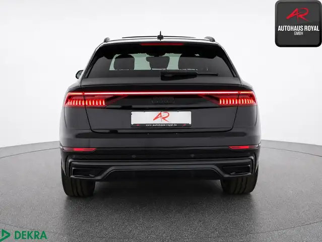 Audi Q8 view 4