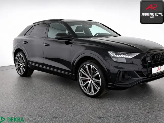 Audi Q8 view 7