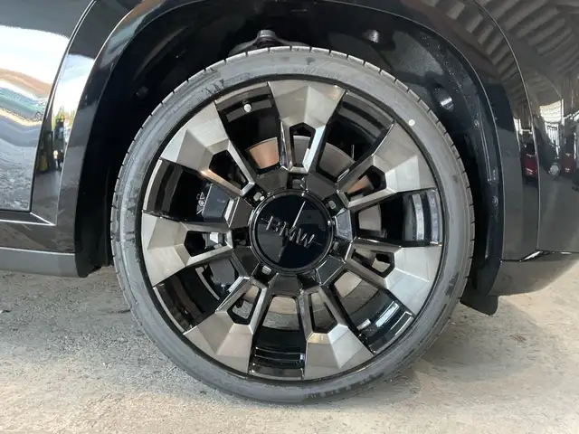 BMW XM view 12
