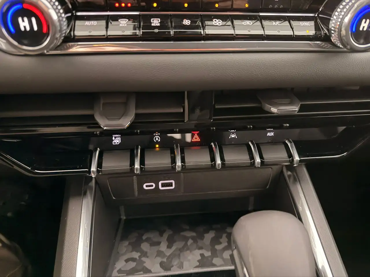 GMC Canyon снимка GMC Canyon