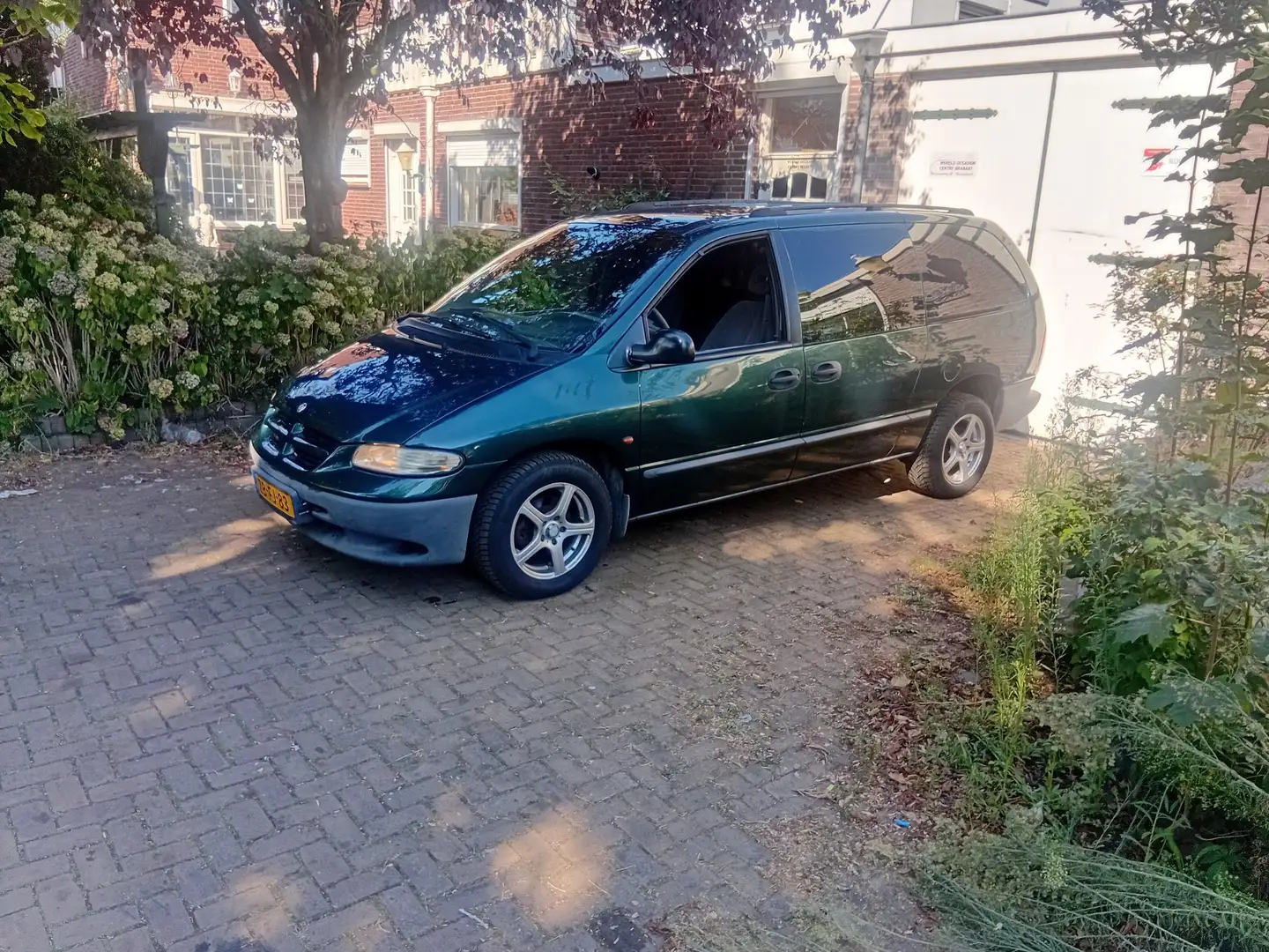 Chrysler Grand Voyager 2.4i SE rolstoelbus rolstoelvervoer invalide auto Verde - 1