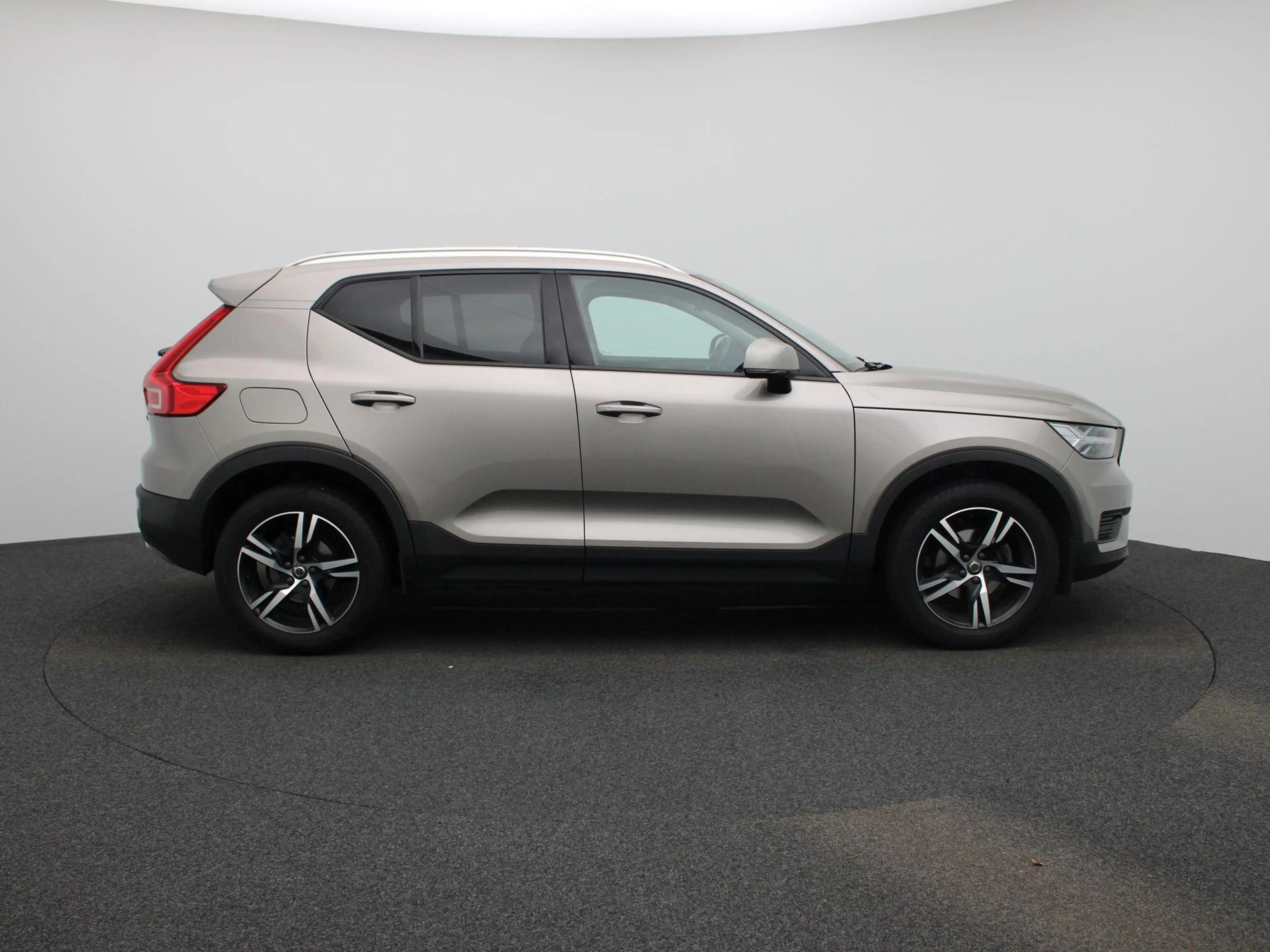 Volvo XC40 T2 Geartronic Momentum Pro NAVI | CARPLAY | LEDER — photo 6