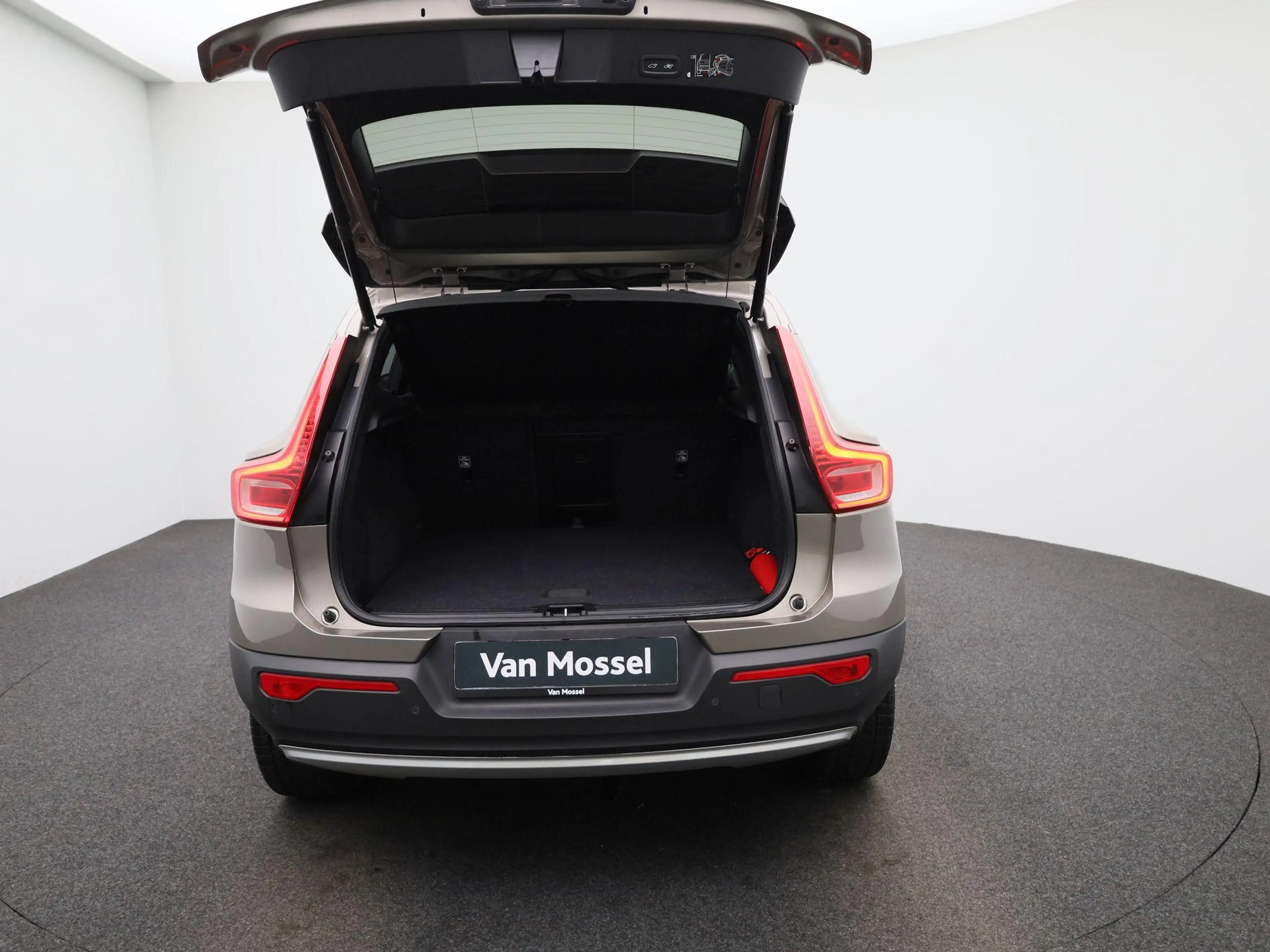 Volvo XC40 T2 Geartronic Momentum Pro NAVI | CARPLAY | LEDER — photo 11