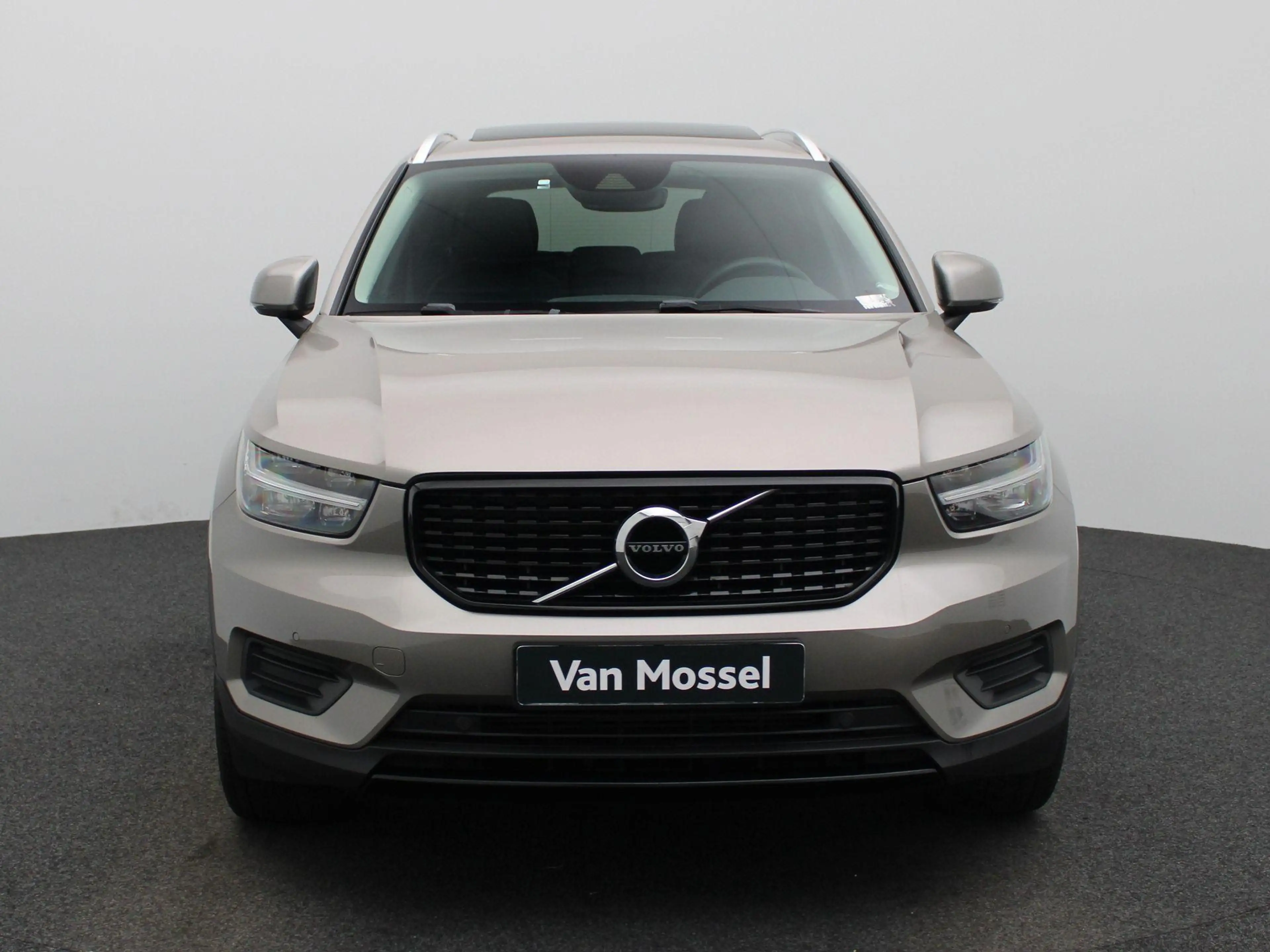 Volvo XC40 T2 Geartronic Momentum Pro NAVI | CARPLAY | LEDER — photo 3