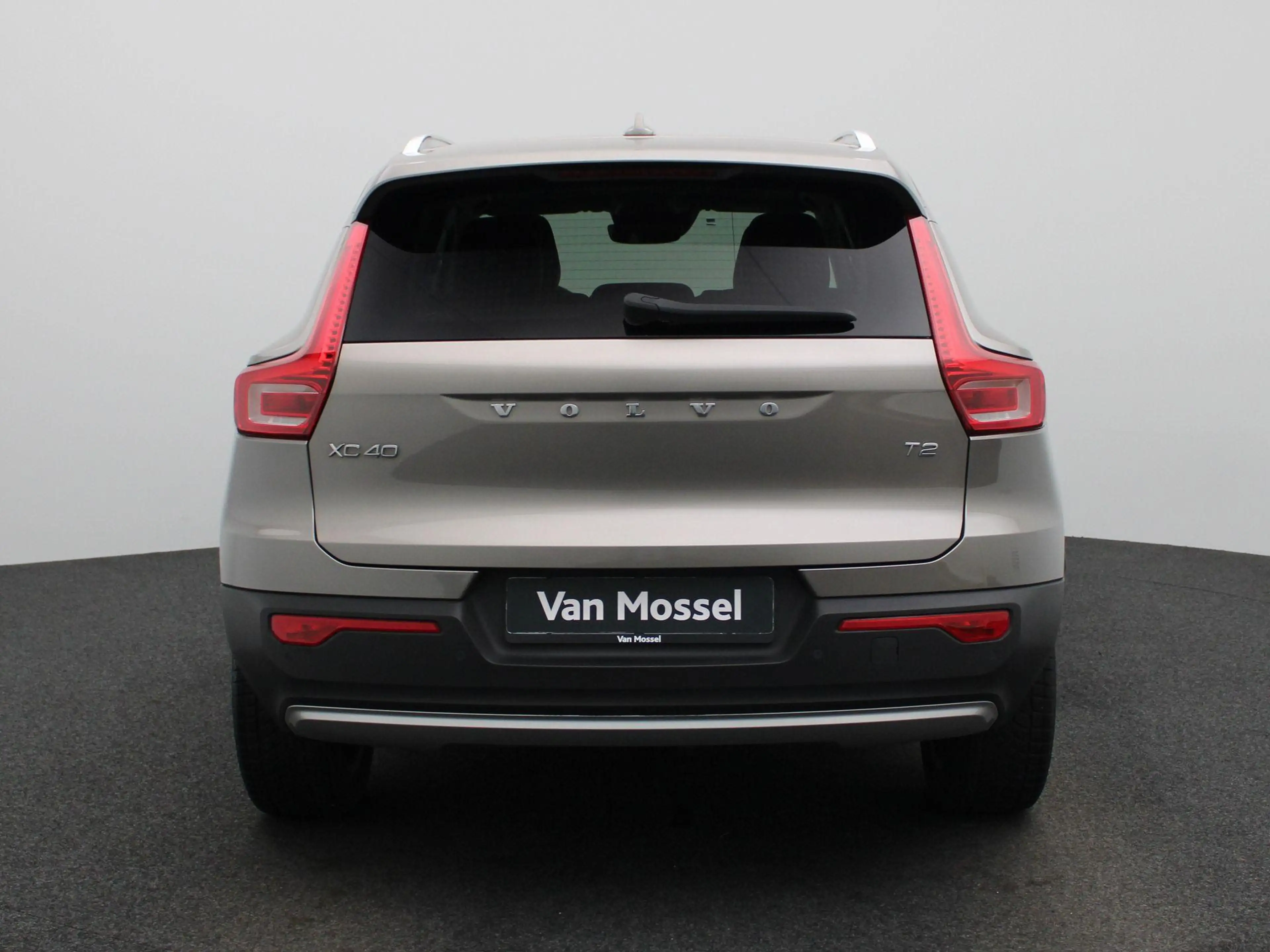 Volvo XC40 T2 Geartronic Momentum Pro NAVI | CARPLAY | LEDER — photo 5