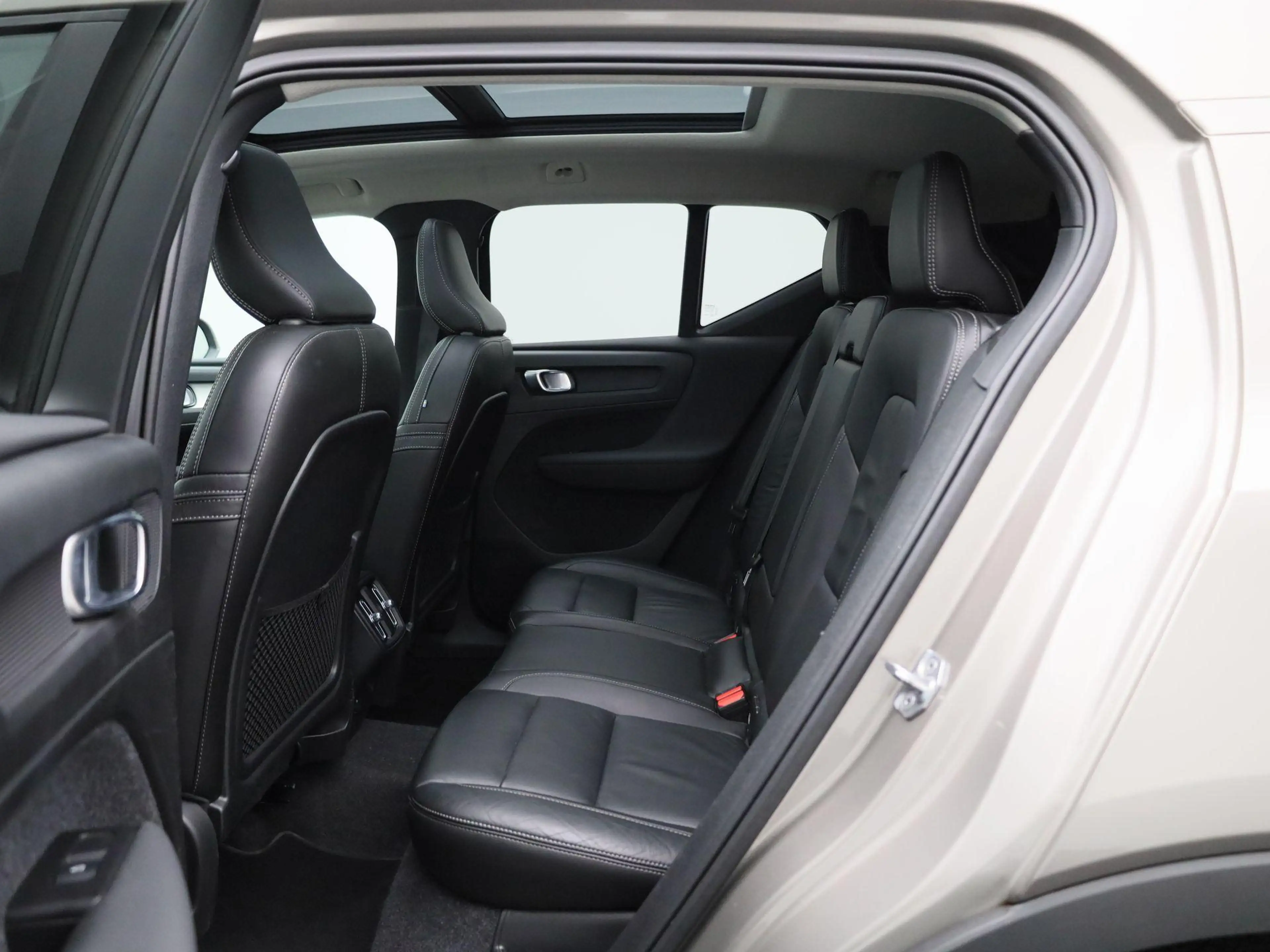 Volvo XC40 T2 Geartronic Momentum Pro NAVI | CARPLAY | LEDER — photo 10