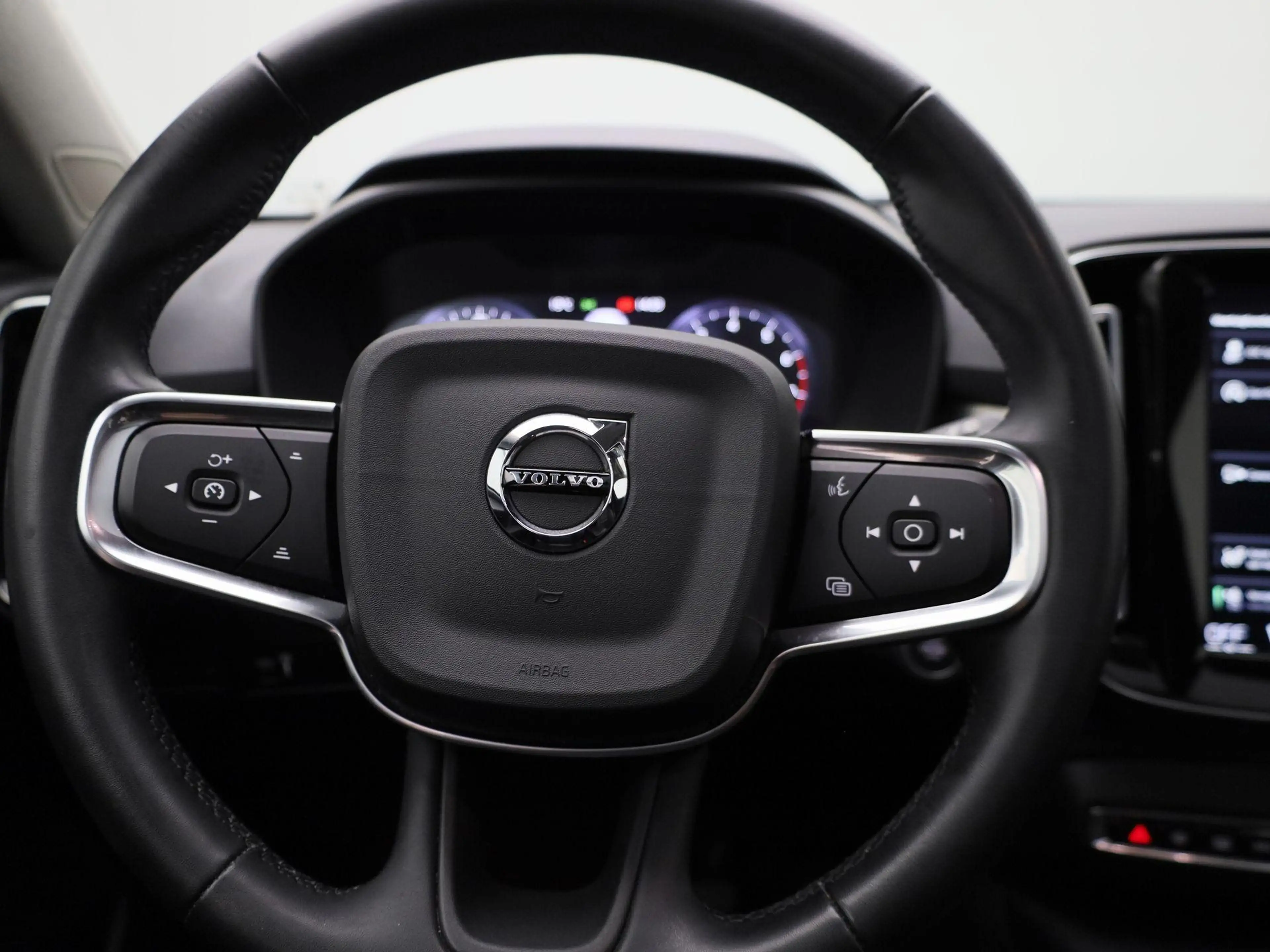 Volvo XC40 T2 Geartronic Momentum Pro NAVI | CARPLAY | LEDER — photo 7