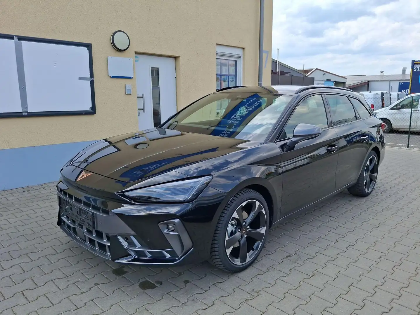 CUPRA Leon Basis 5J. Garantie Klimaauto elektr. Heckkl. Vo... Schwarz - 1