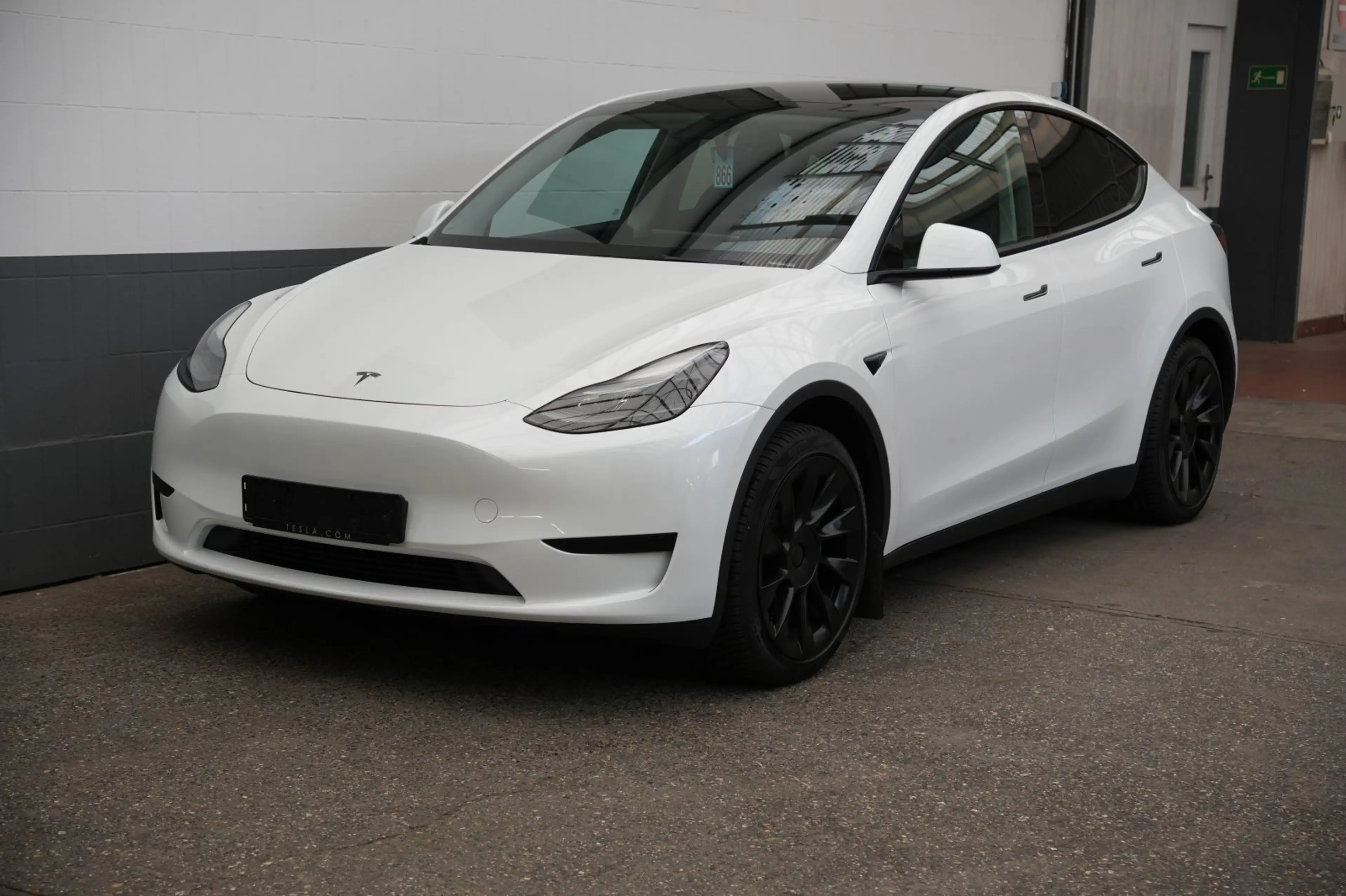 Tesla Model Y Standard Range RWD *20-Zoll*AHK* — photo 3