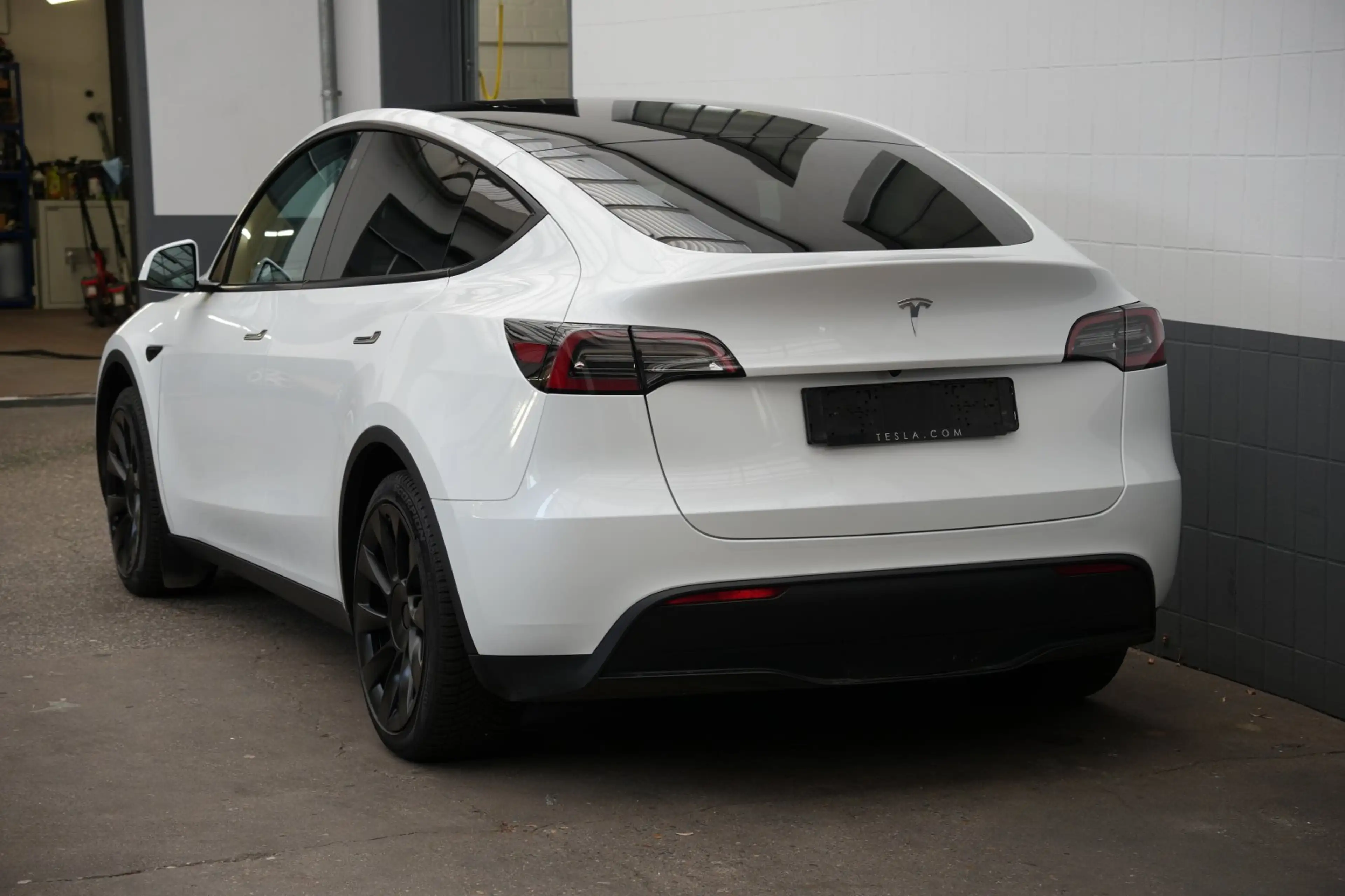 Tesla Model Y Standard Range RWD *20-Zoll*AHK* — photo 7