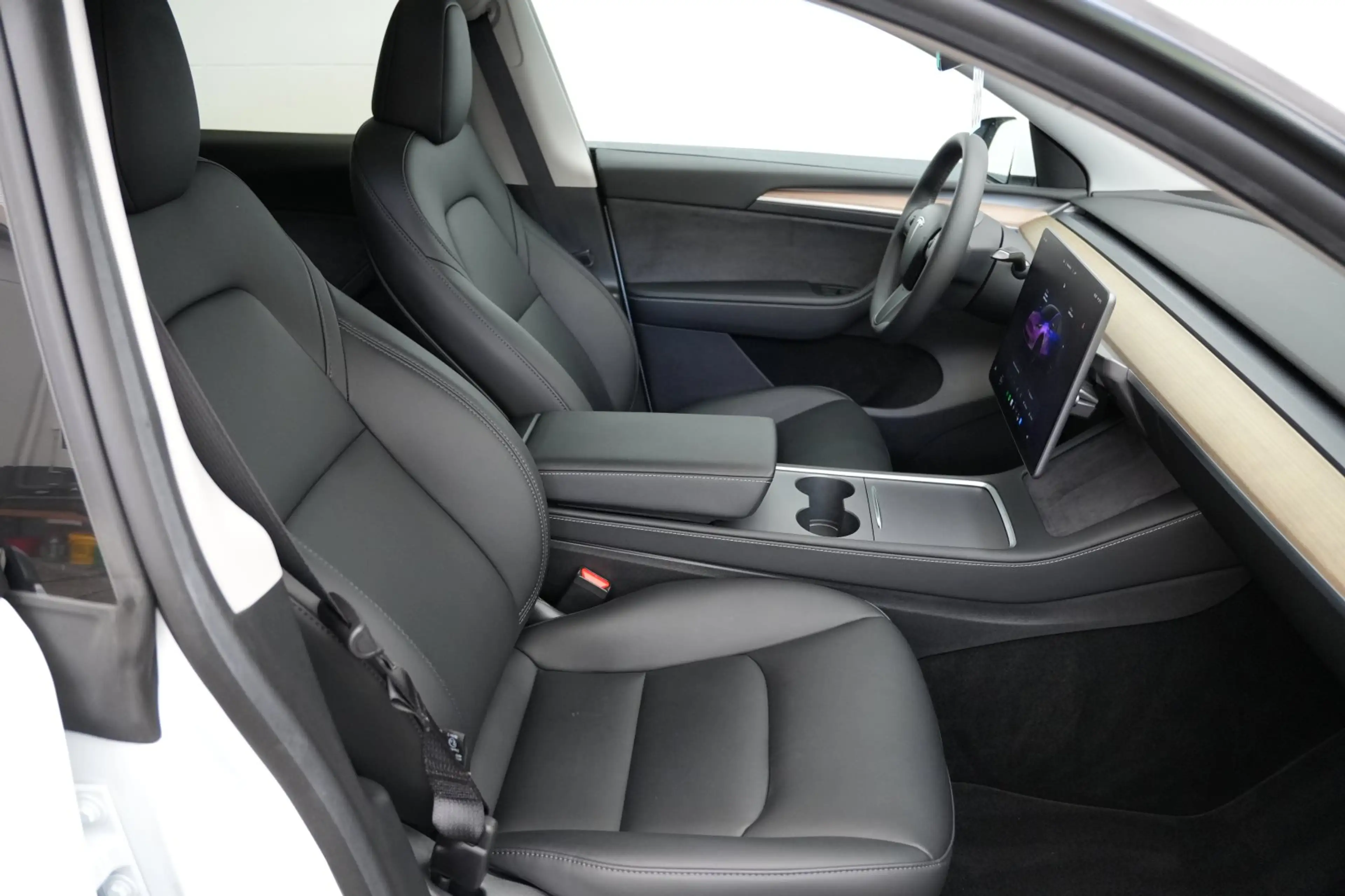 Tesla Model Y Standard Range RWD *20-Zoll*AHK* — photo 23