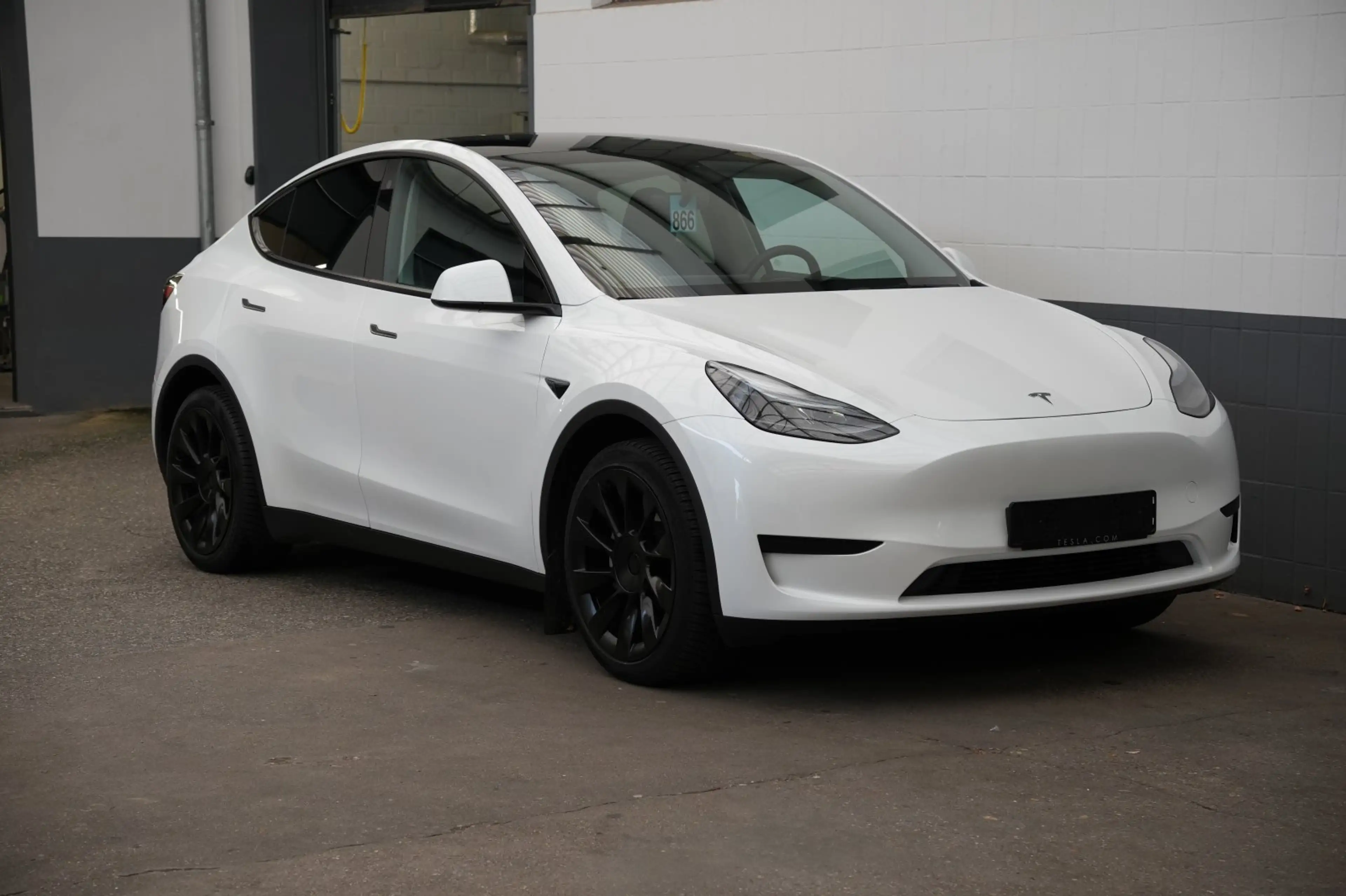 Tesla Model Y Standard Range RWD *20-Zoll*AHK* — photo 20