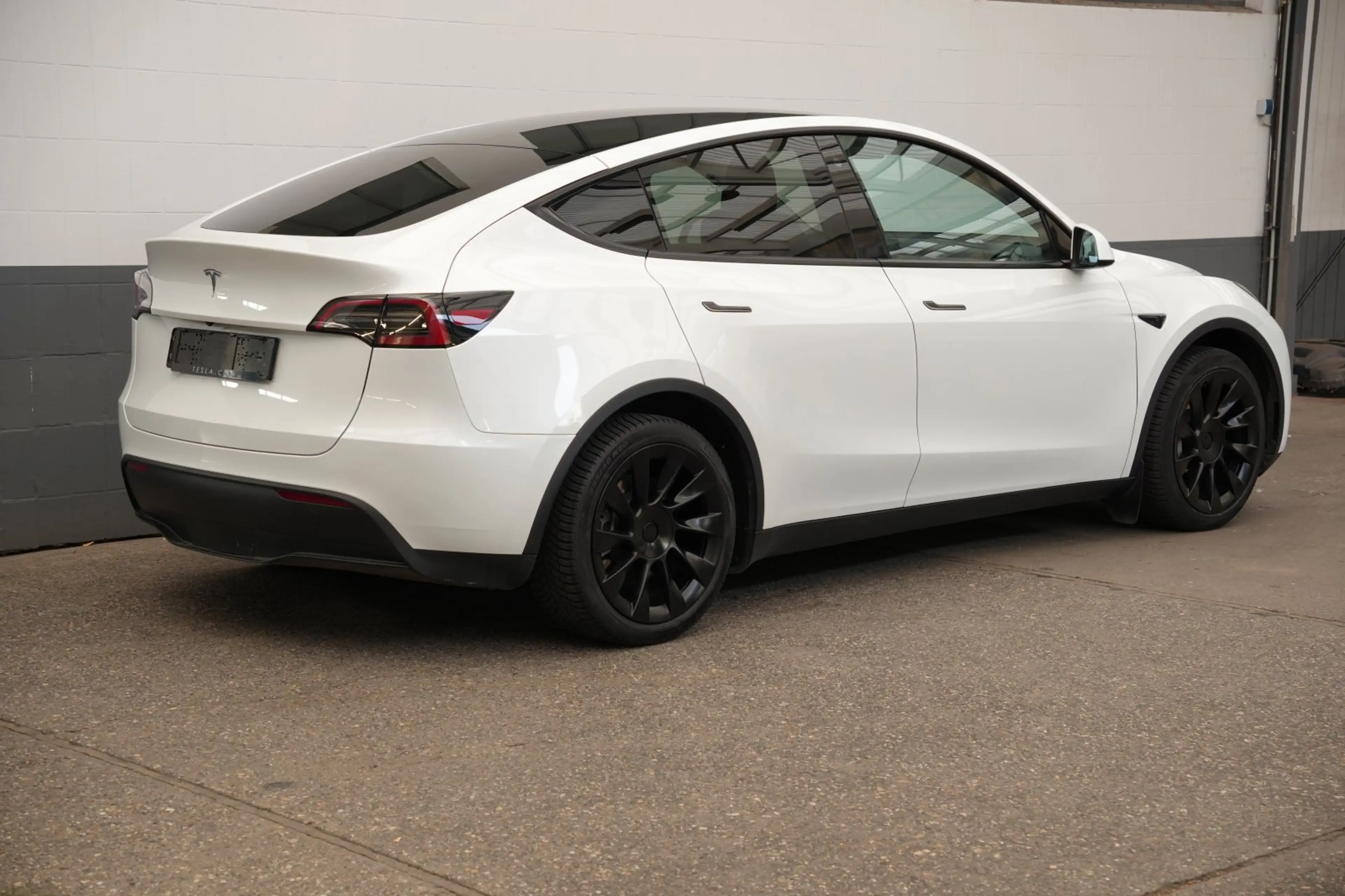 Tesla Model Y Standard Range RWD *20-Zoll*AHK* — photo 22