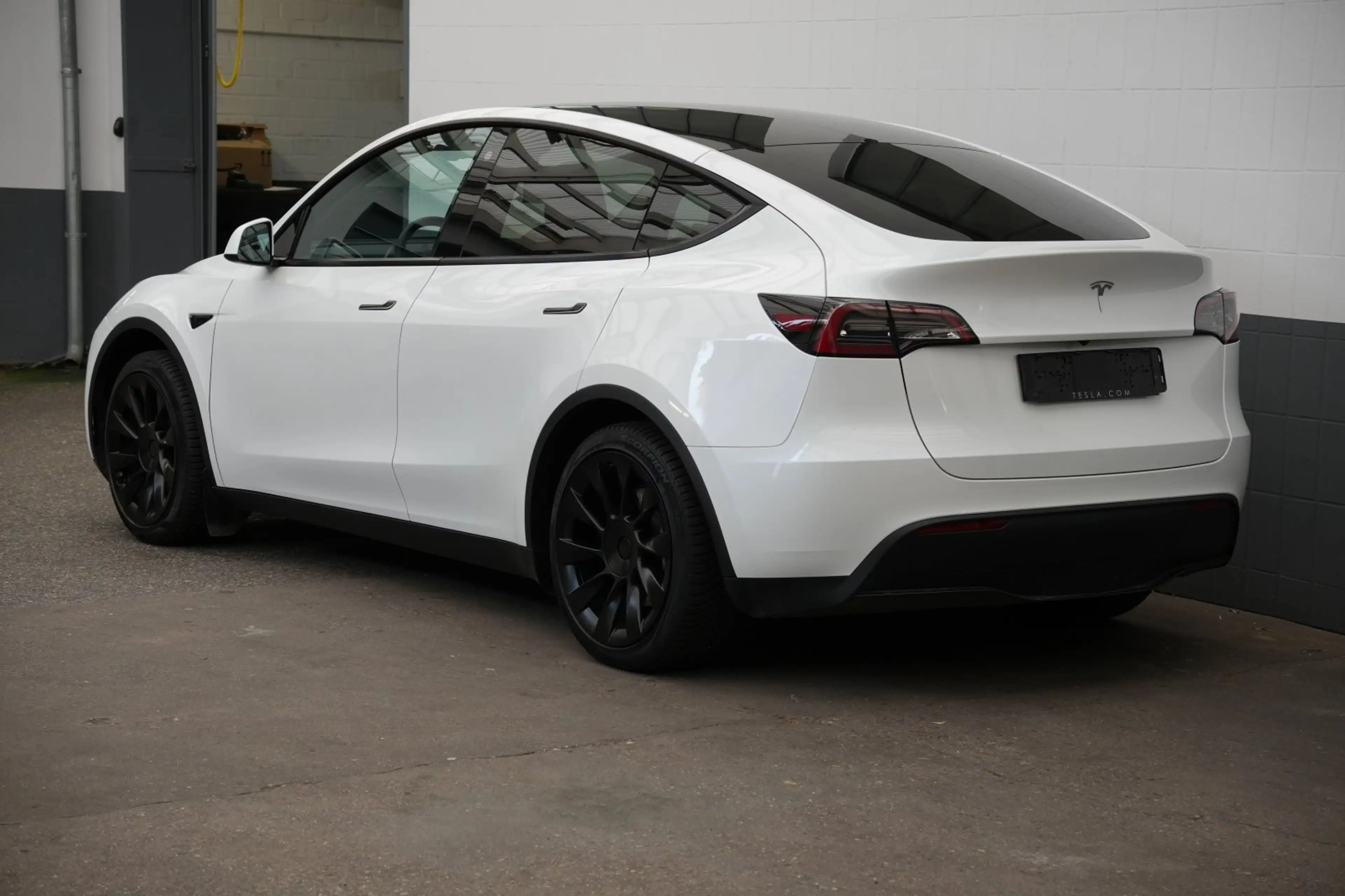 Tesla Model Y Standard Range RWD *20-Zoll*AHK* — photo 6