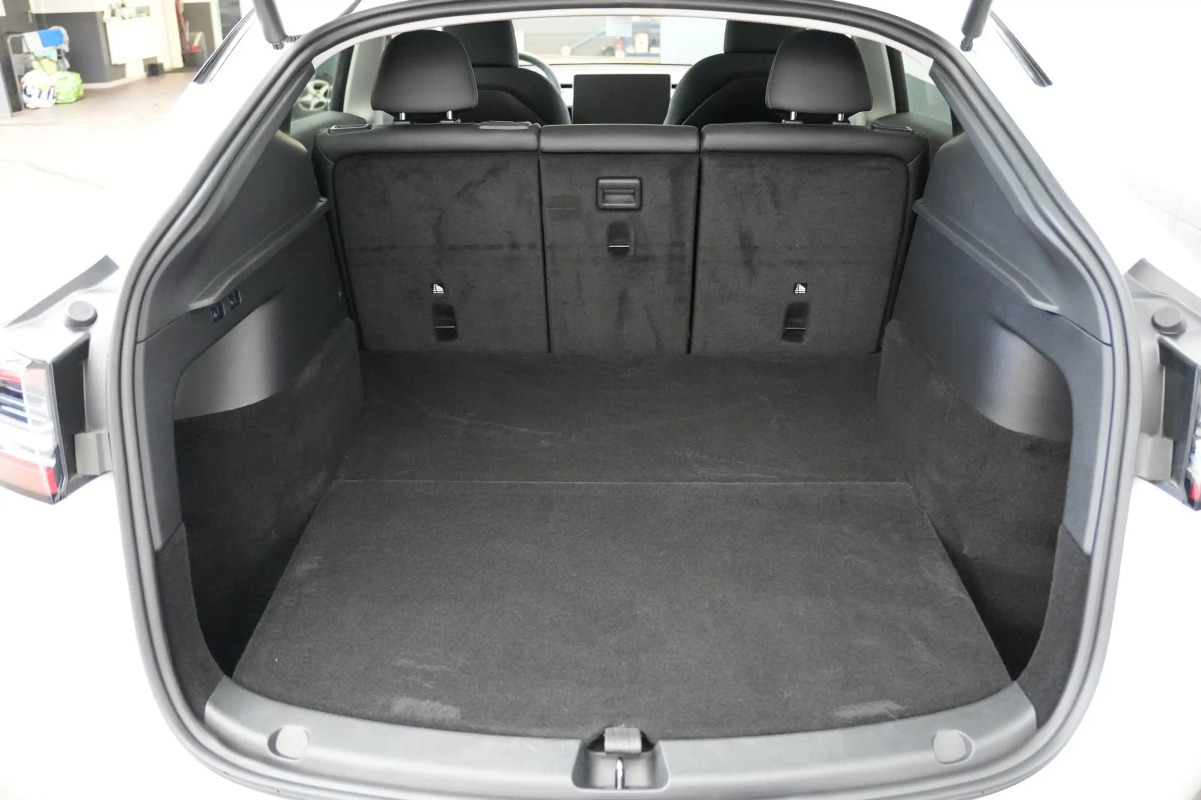 Tesla Model Y Standard Range RWD *20-Zoll*AHK* — photo 8