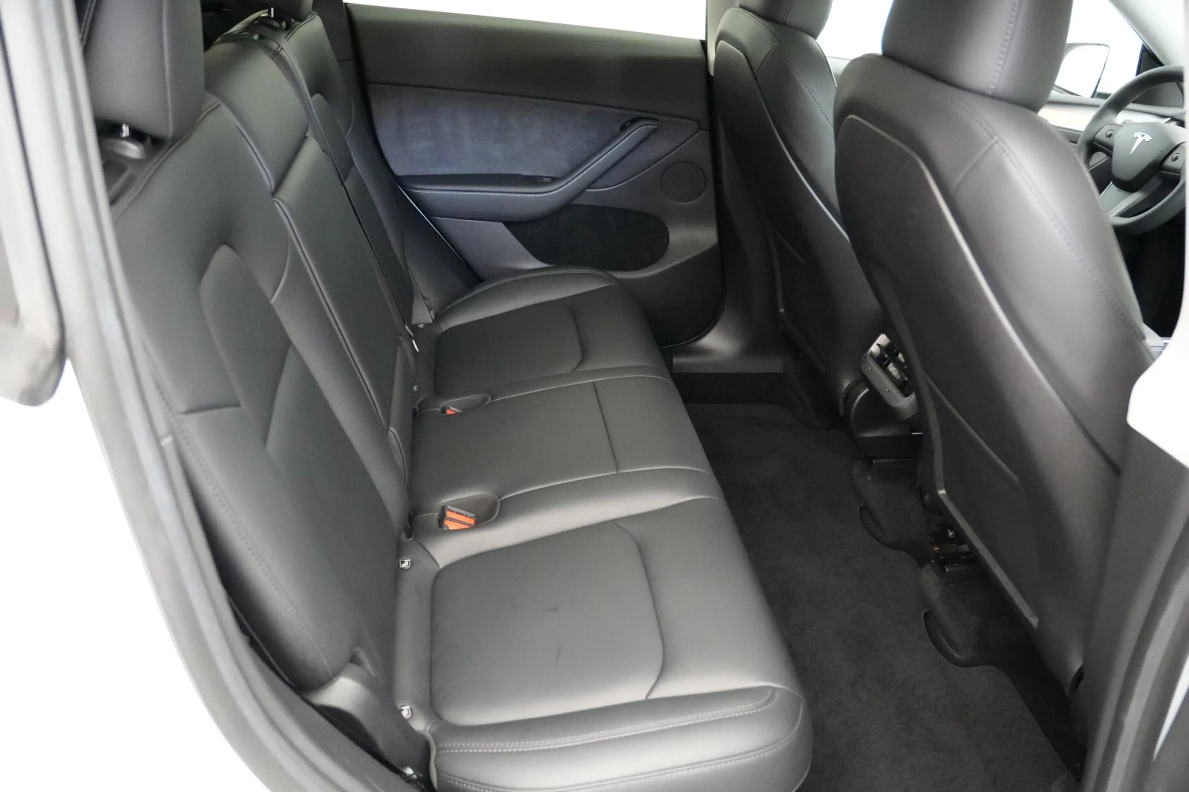 Tesla Model Y Standard Range RWD *20-Zoll*AHK* — photo 25