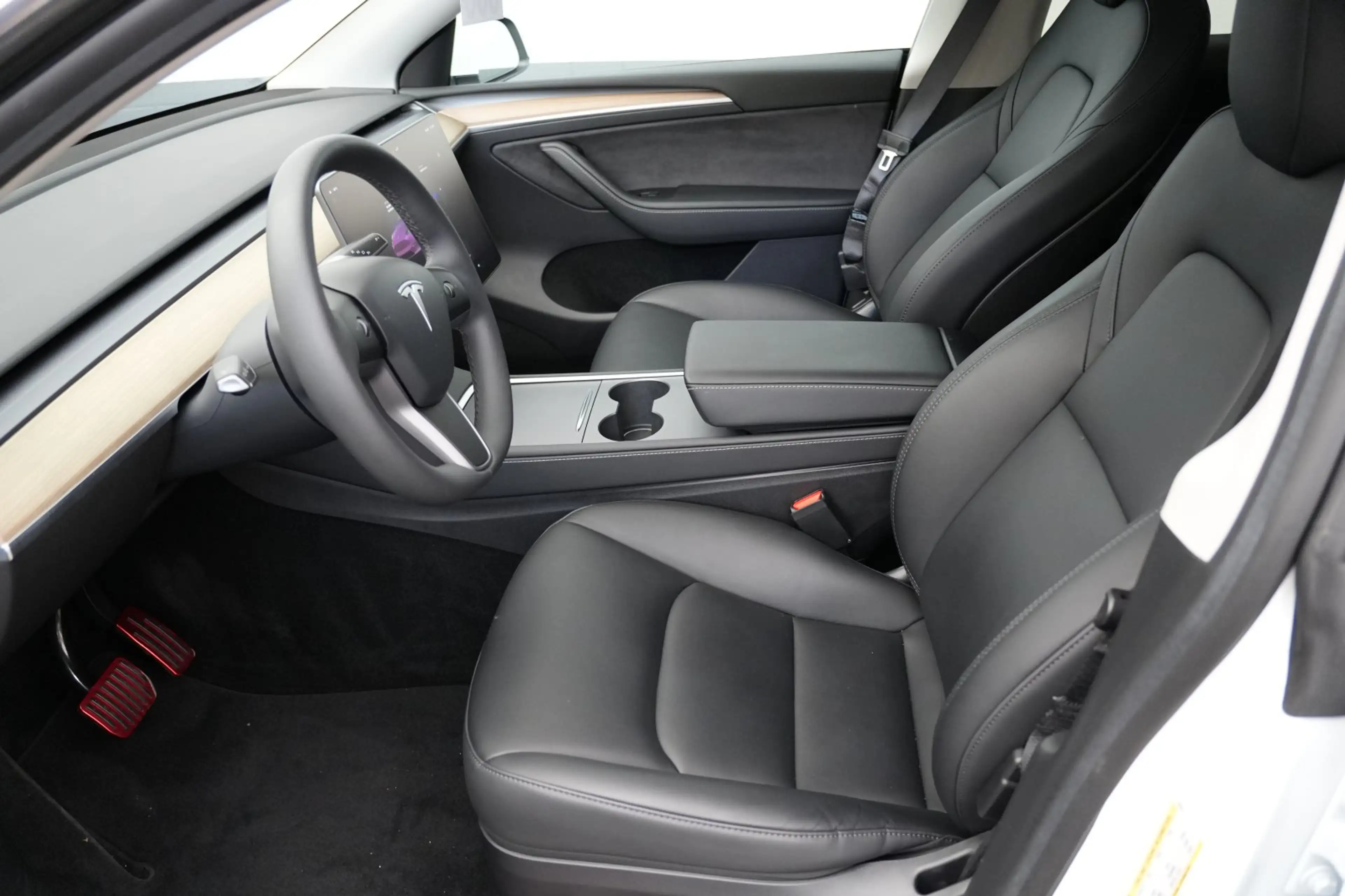 Tesla Model Y Standard Range RWD *20-Zoll*AHK* — photo 11