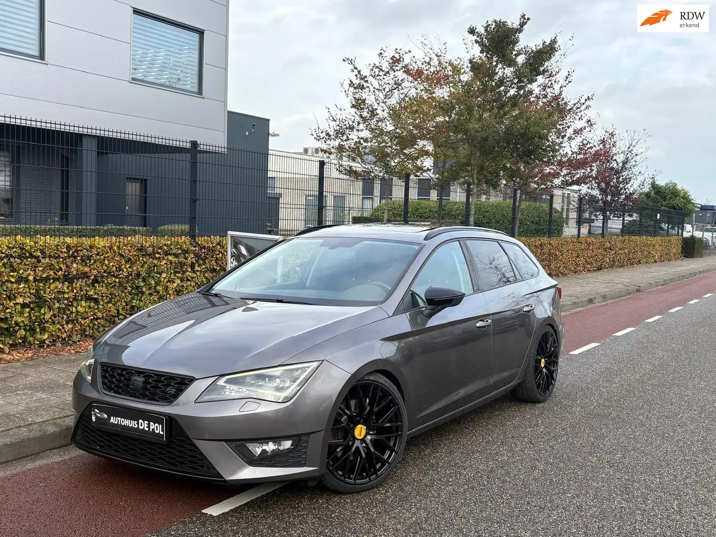 SEAT Leon ST 1.8 TSI FR Dynamic Navigatie Panorama-Dak Cruis Gris - 1