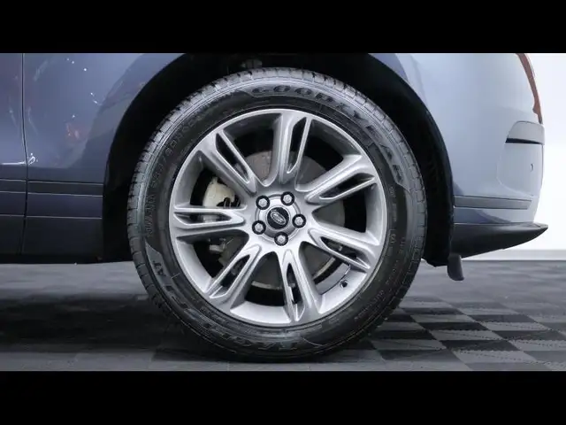 Land Rover Range Rover Velar view 10