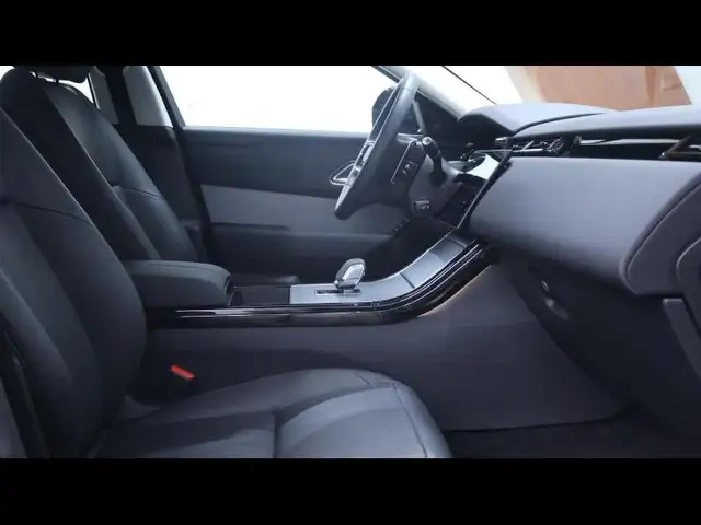 Land Rover Range Rover Velar view 11
