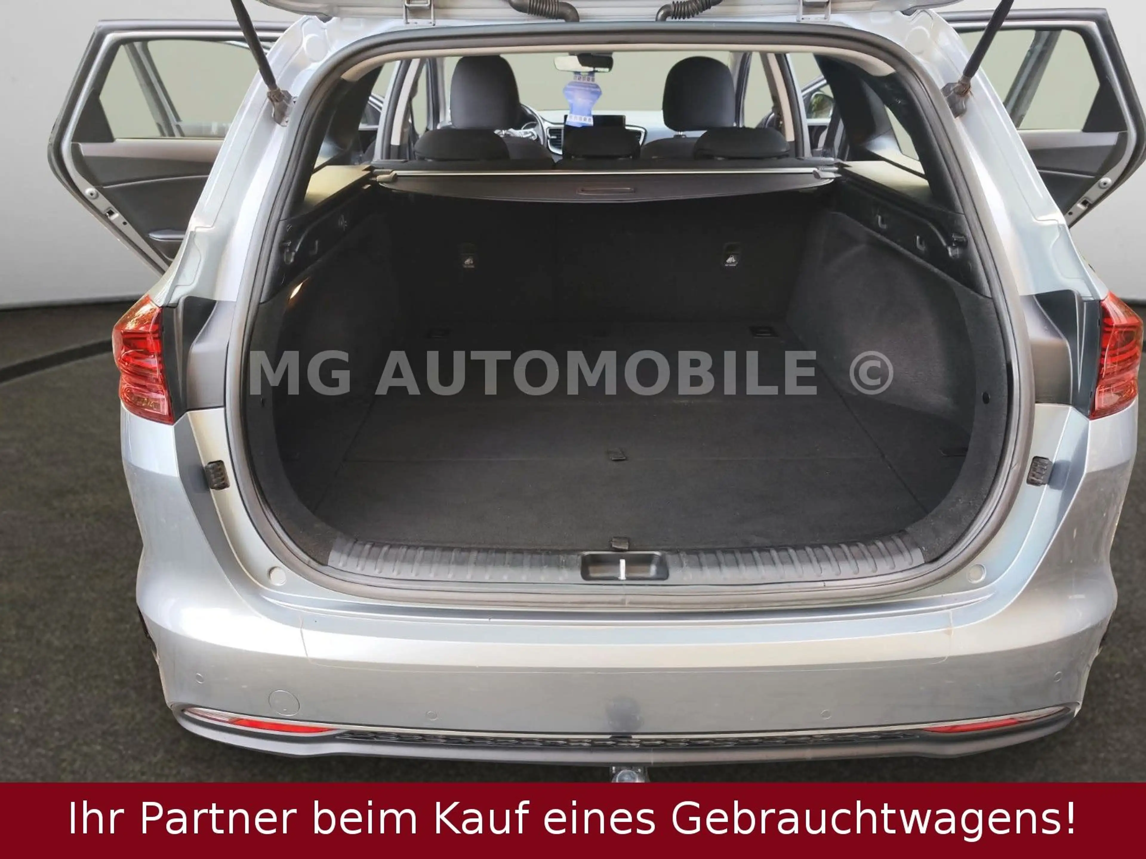Kia Ceed SW / cee'd SW Sportswagon 1.6 CRDi Mild Hybrid AHK 1.Hand — photo 9
