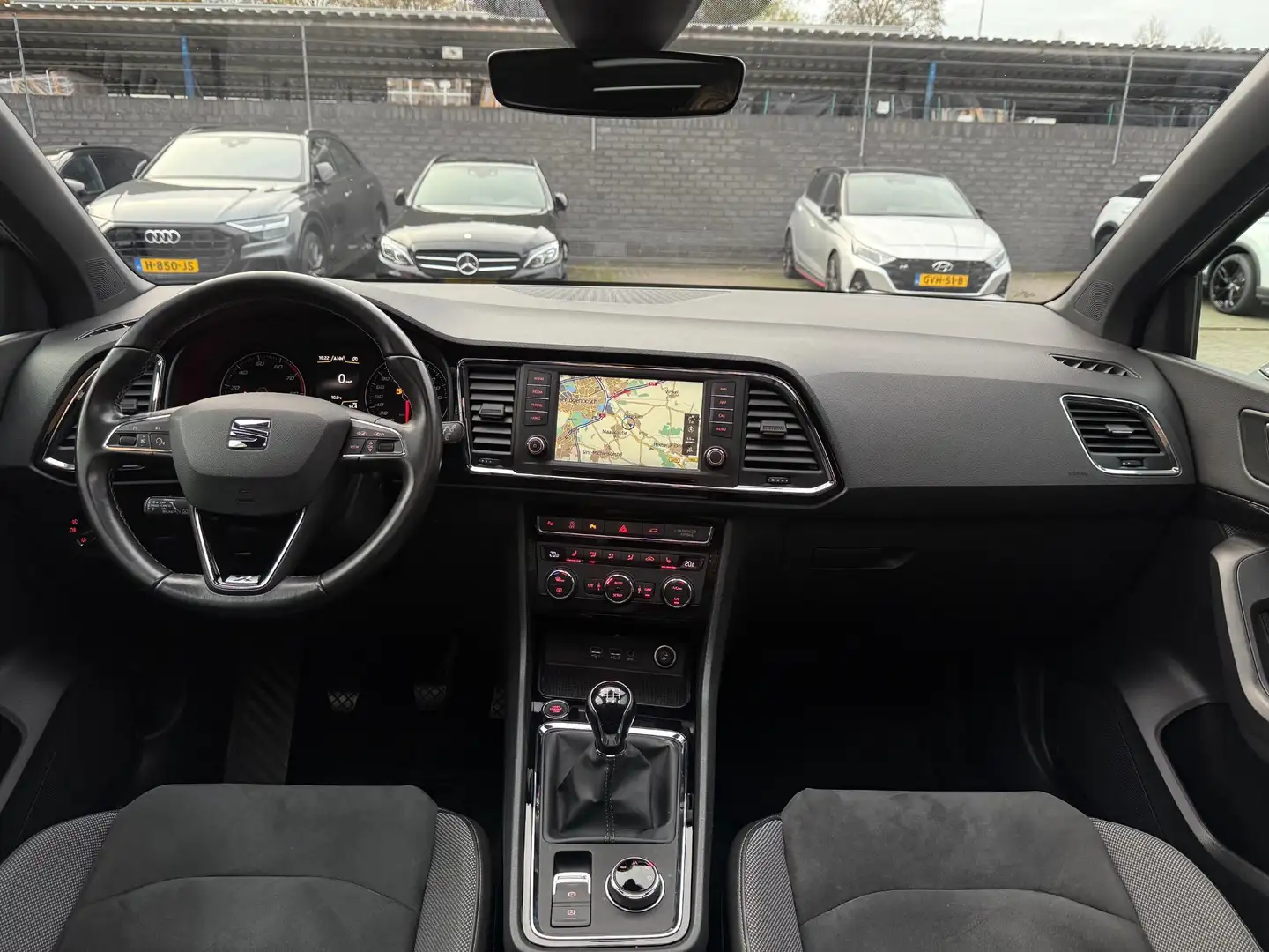 SEAT Ateca 1.4 EcoTSI Xcellence Pano Navi Camera Grijs - 2