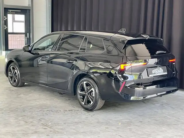 Opel Astra view 3