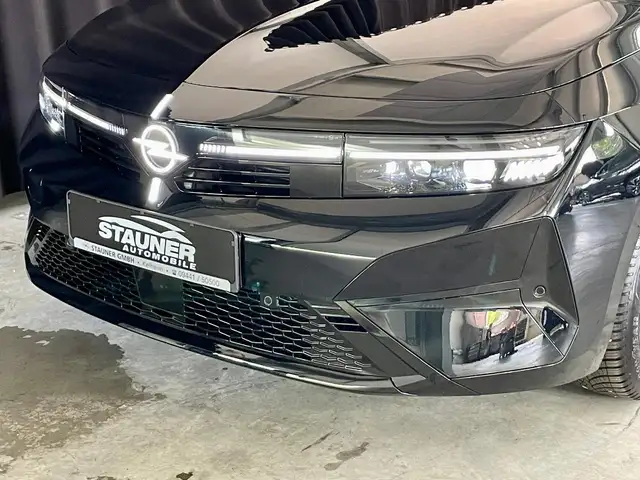 Opel Astra view 4