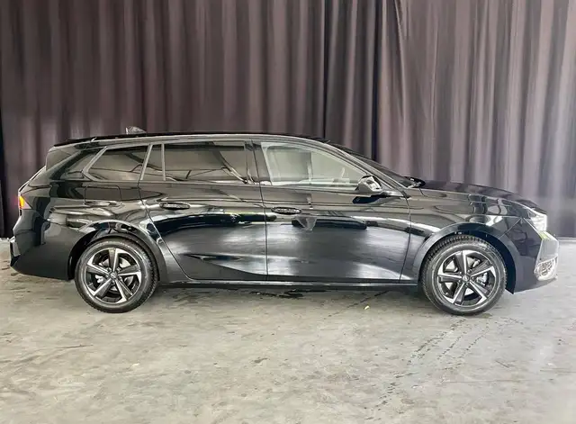 Opel Astra view 8