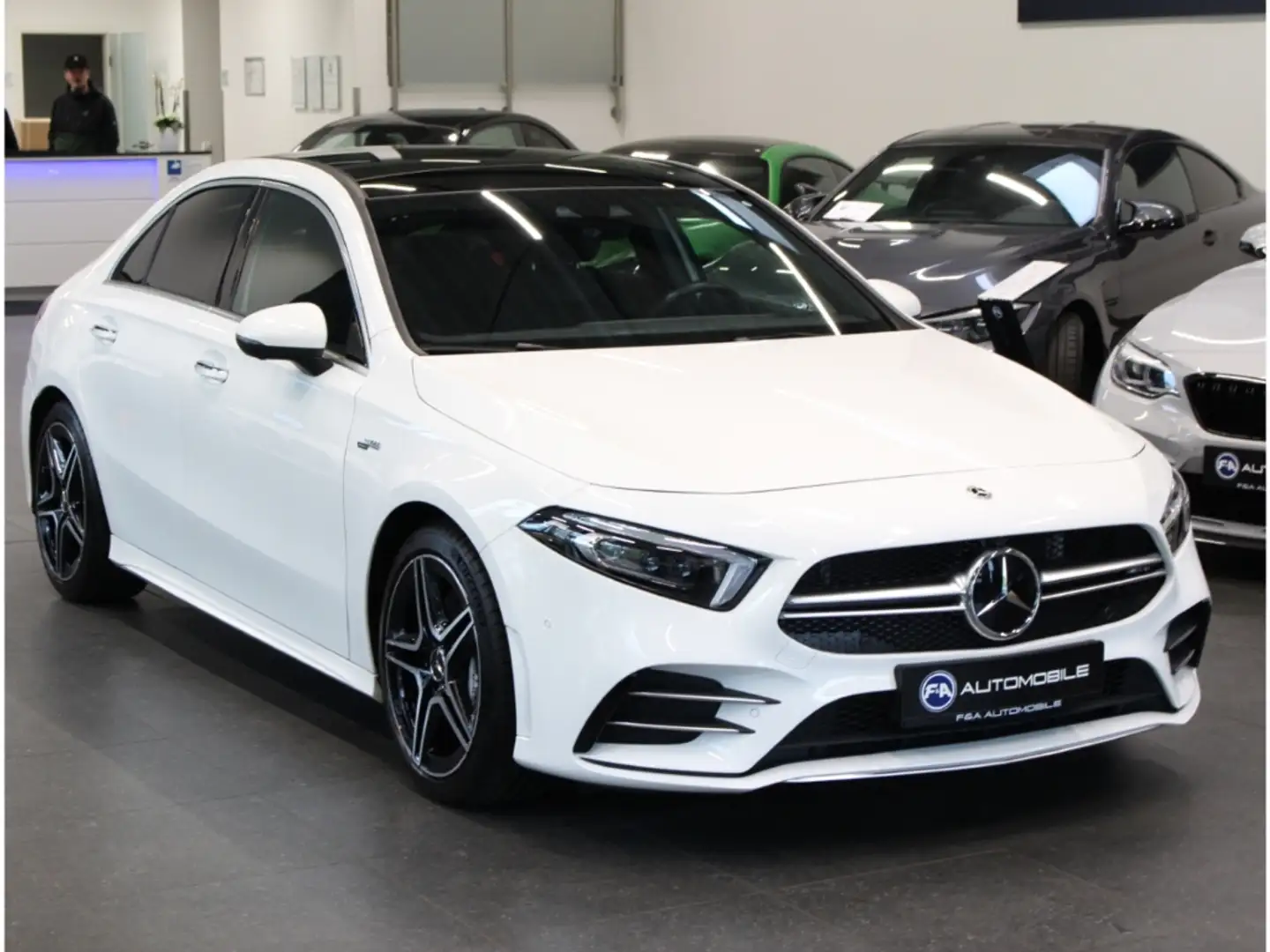 Mercedes-Benz A 35 AMG 4Matic MULTIBEAM*STDHZ*Pano*Kamera Weiß - 2