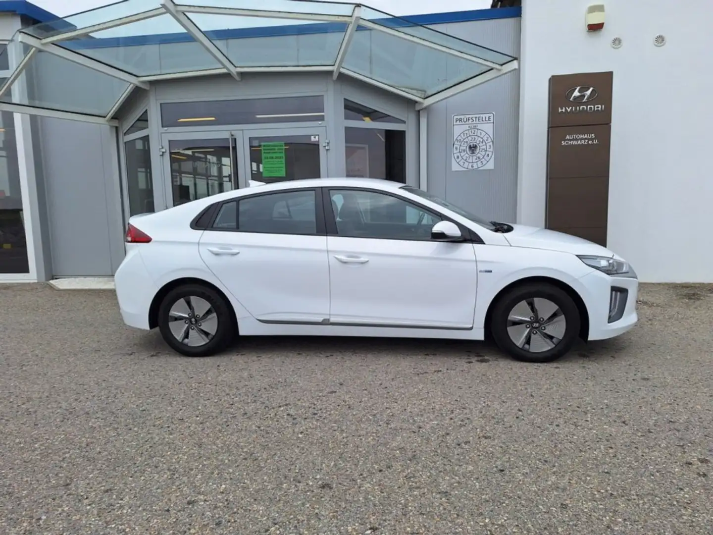 Hyundai IONIQ Entry 1,6 GDi HEV i0h30t Weiß - 2