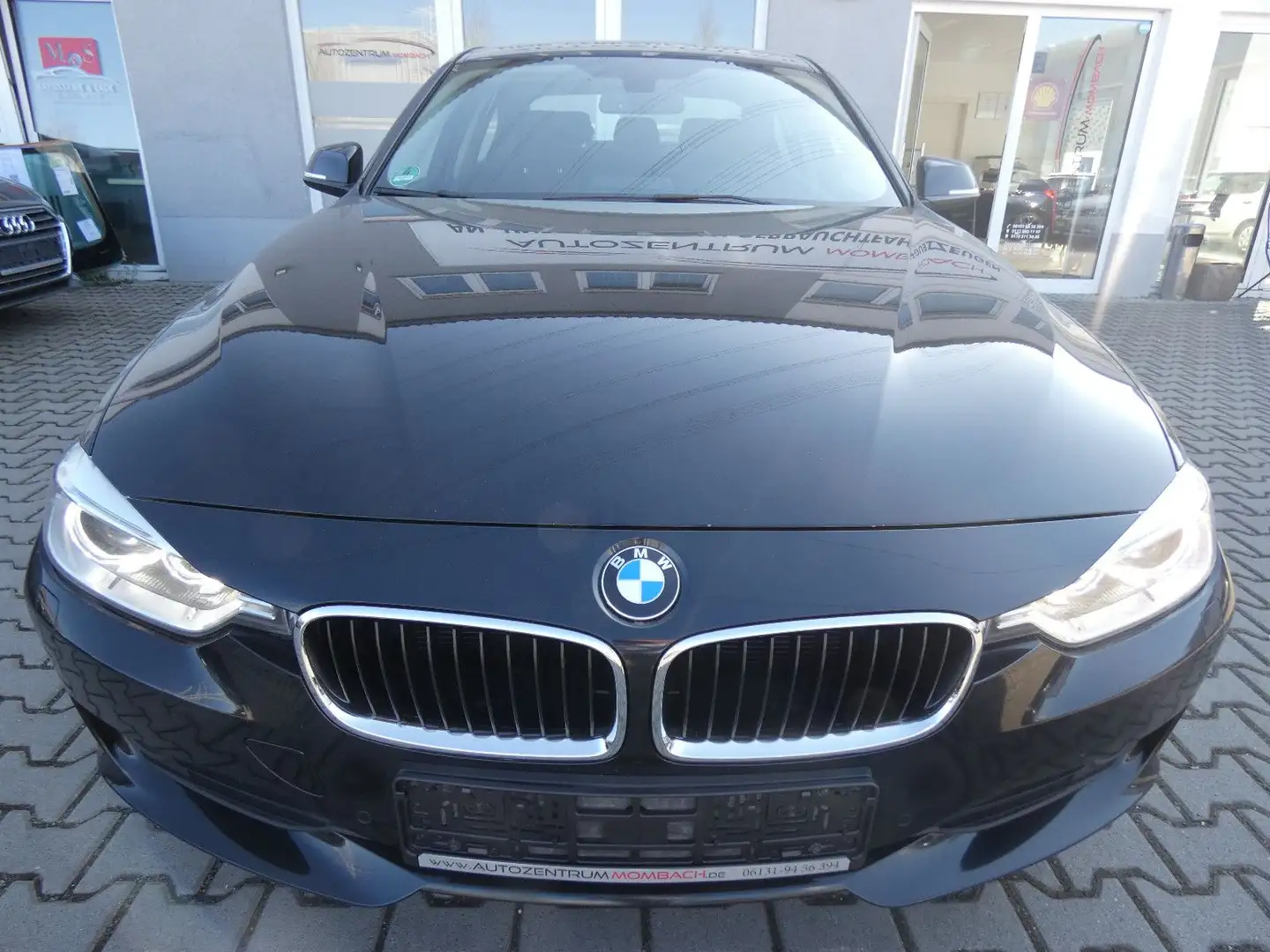 BMW 320 Baureihe 3 Lim. 320 d Černá - 2