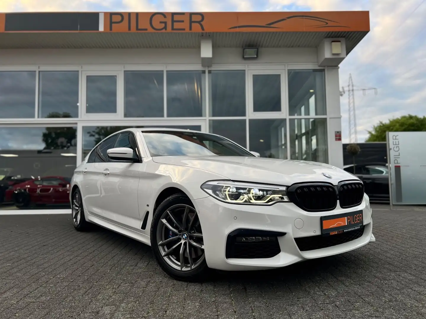 BMW 530 e iPerf M-Sport*LED*Alcantara*Voll Digital Wit - 1