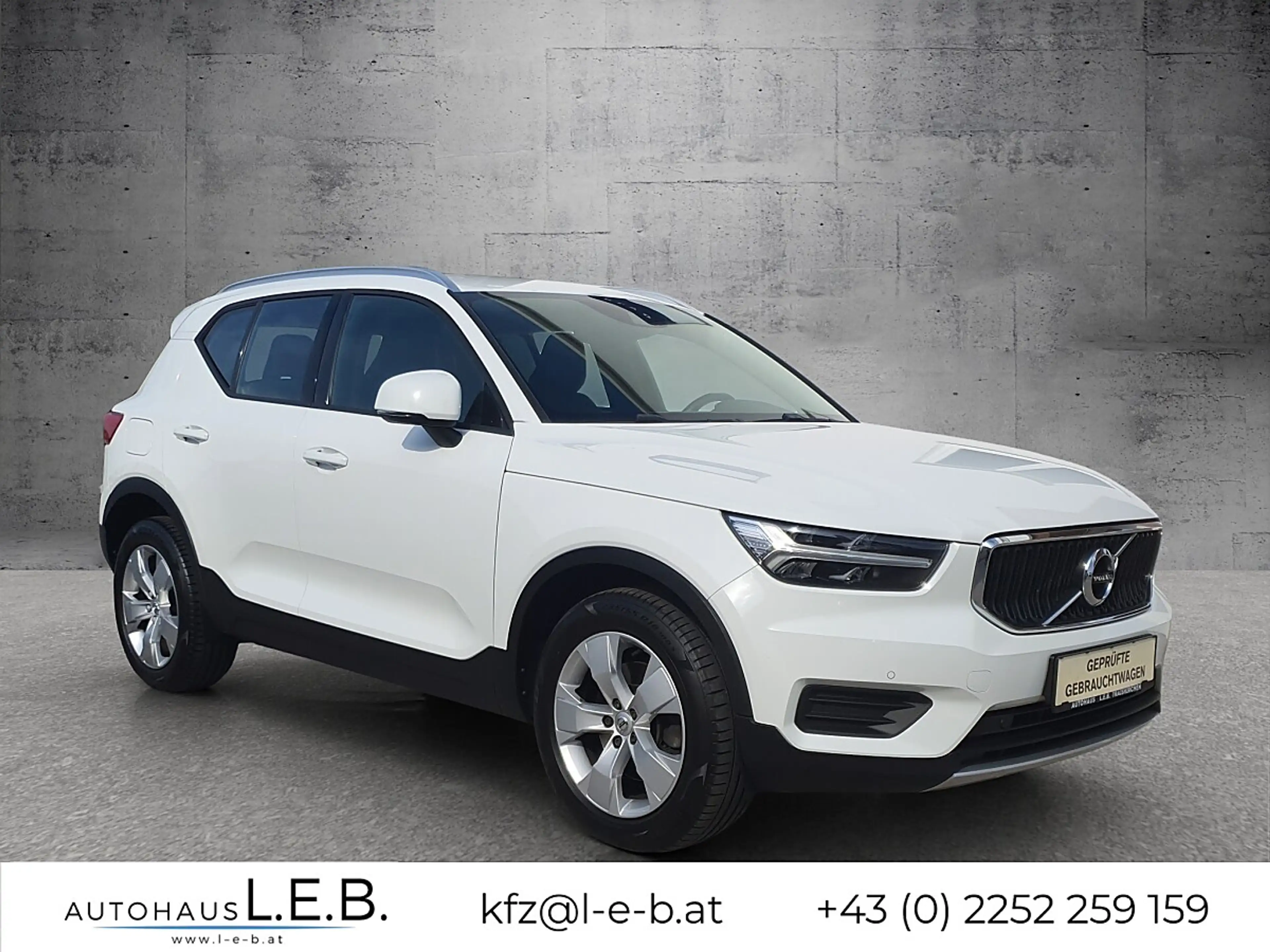 Volvo XC40 T4 AWD Momentum — photo 3