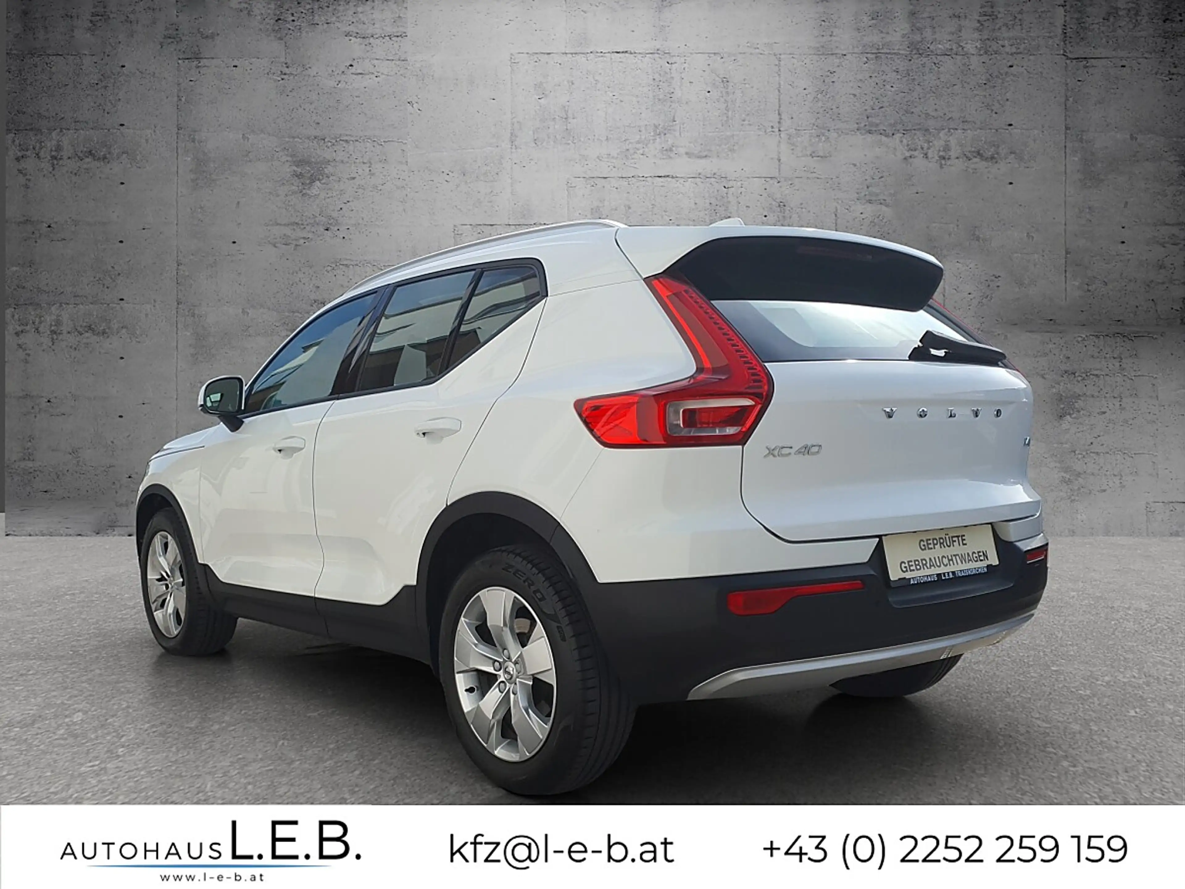 Volvo XC40 T4 AWD Momentum — photo 4