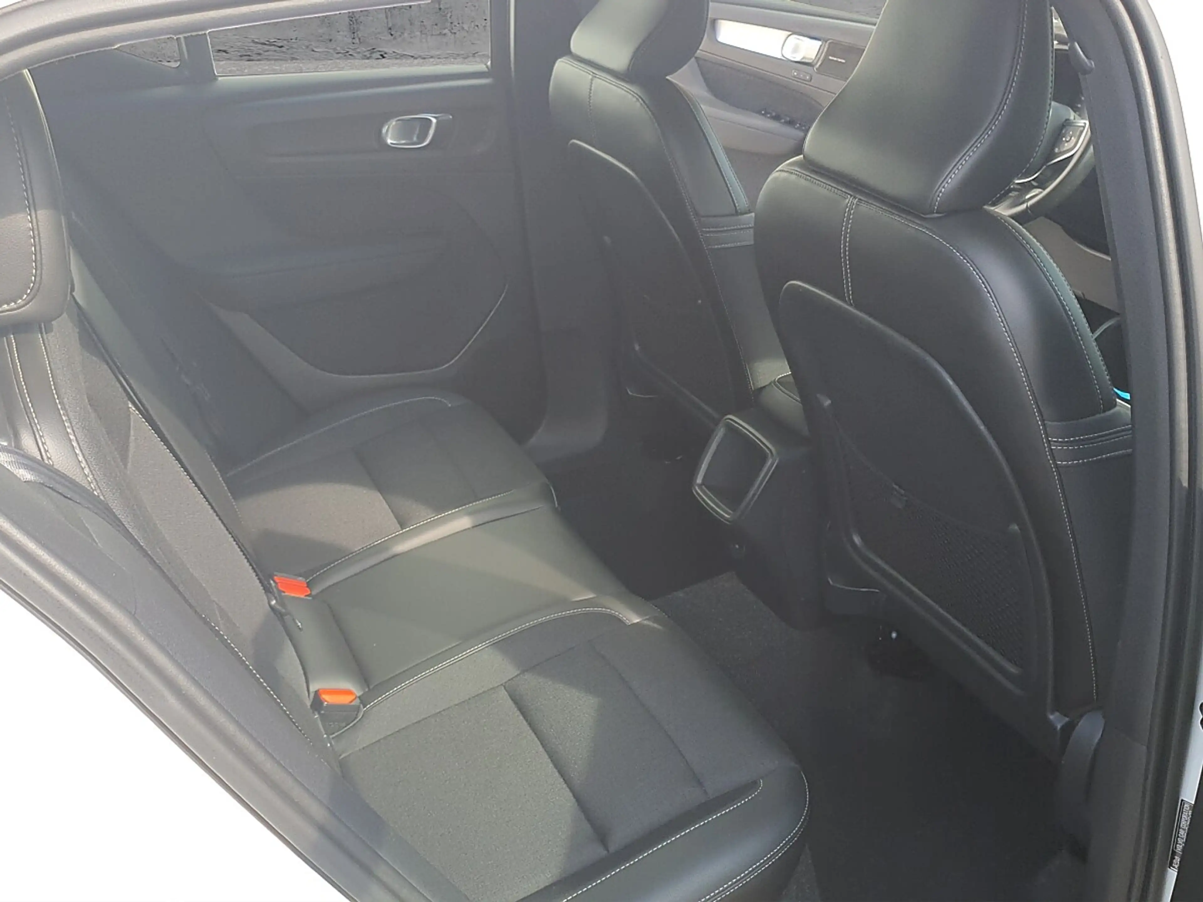 Volvo XC40 T4 AWD Momentum — photo 9