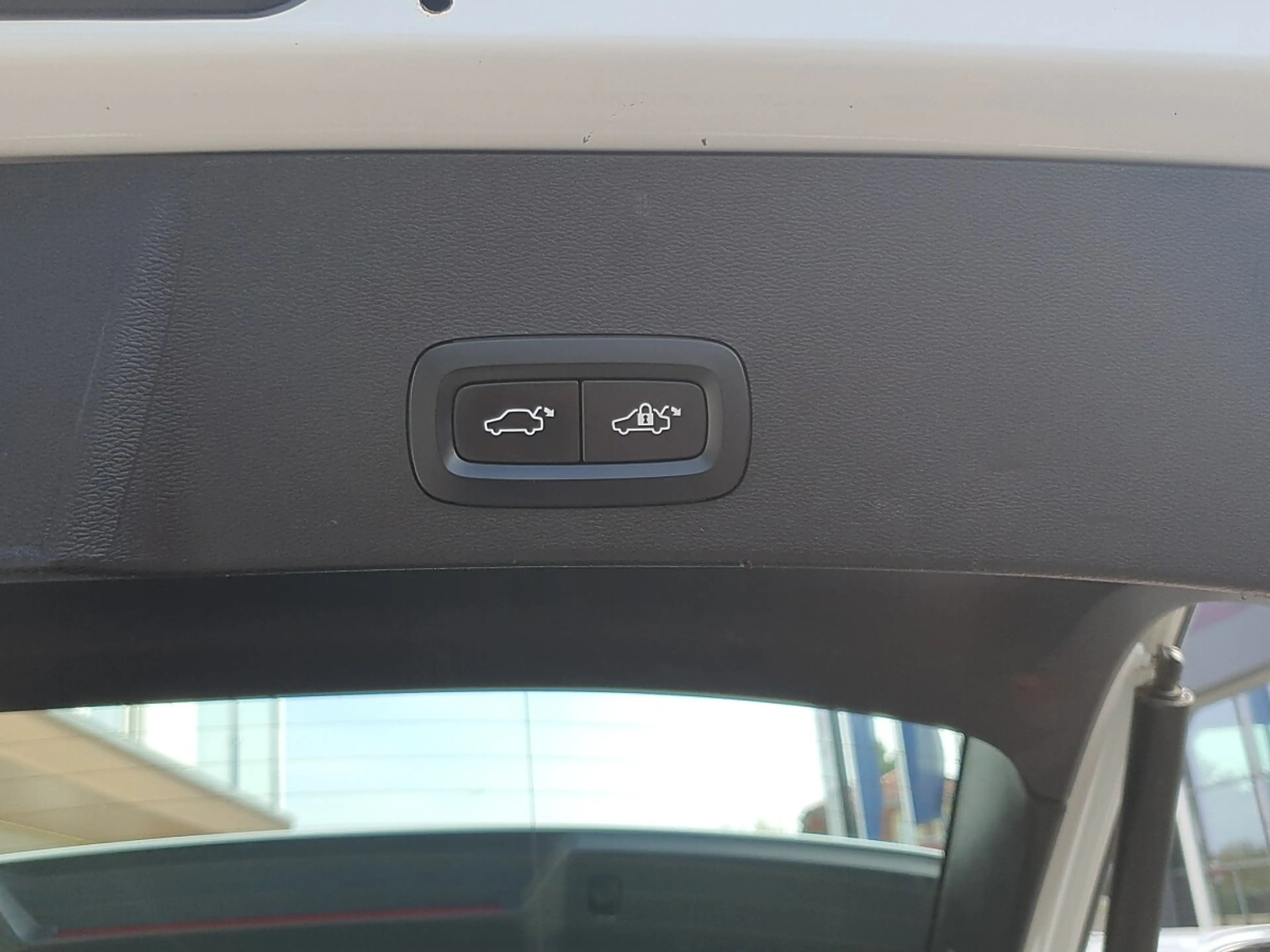 Volvo XC40 T4 AWD Momentum — photo 12