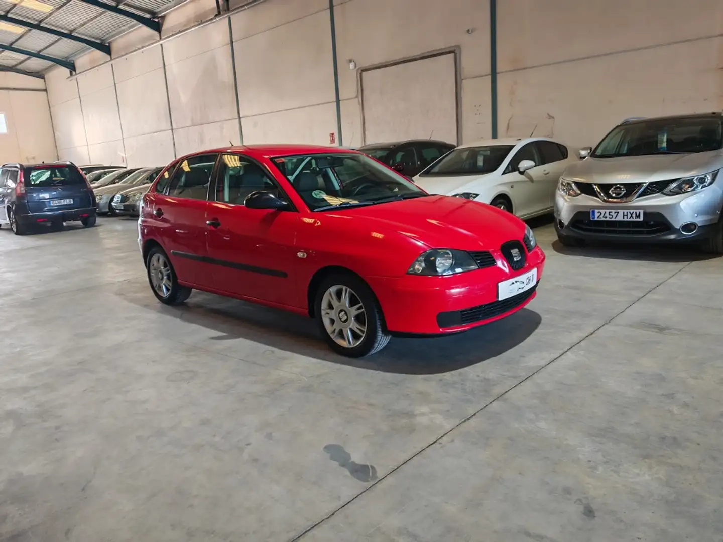 SEAT Ibiza 1.4 TDi Reference 70 Rojo - 1