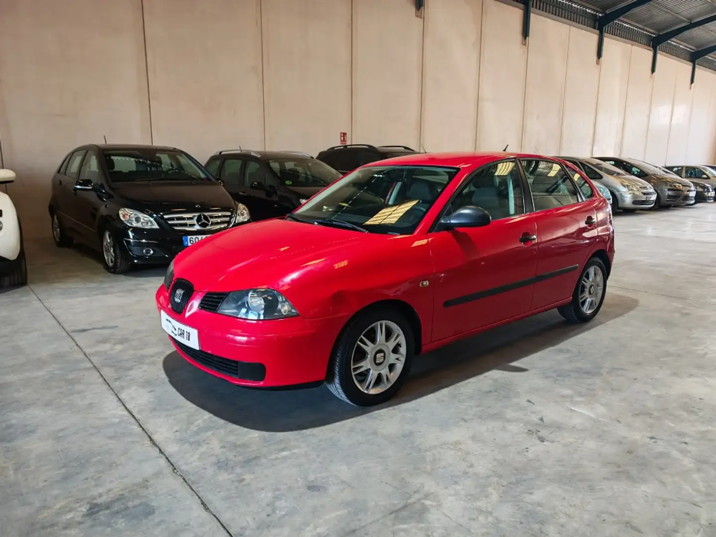 SEAT Ibiza 1.4 TDi Reference 70 Rojo - 2