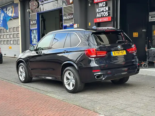 BMW X5 view 2