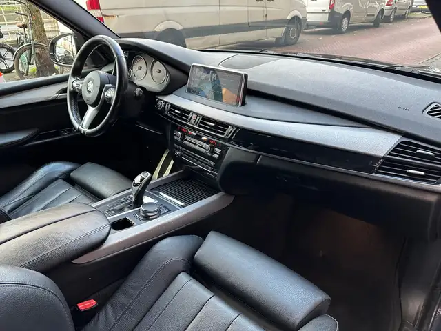 BMW X5 view 11