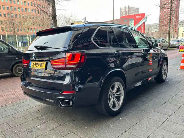 BMW X5 view 3