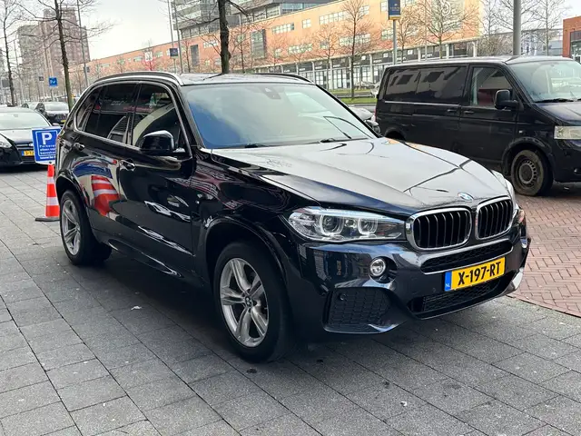 BMW X5 view 5