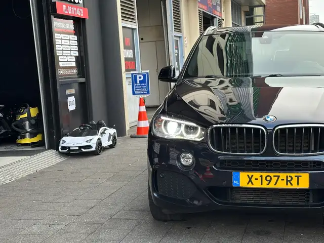 BMW X5 view 9
