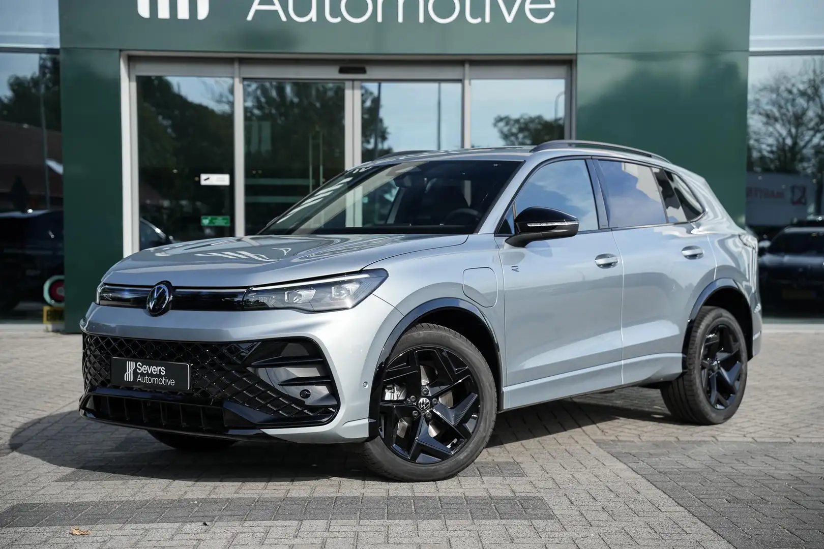 Volkswagen Tiguan 1.5 eHybrid R-Line Business | Panoramadak | Trekha Zilver - 2