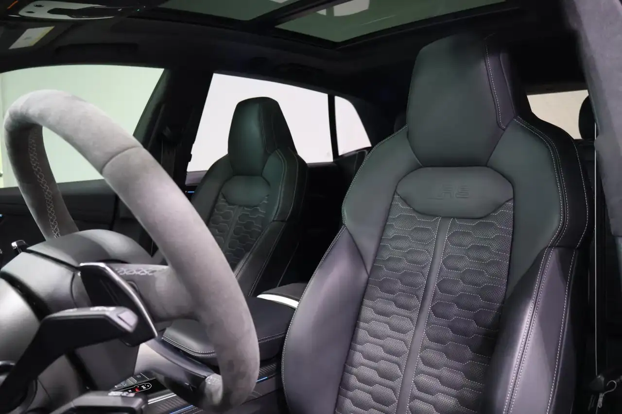 Audi RS Q8 снимка Audi RS Q8