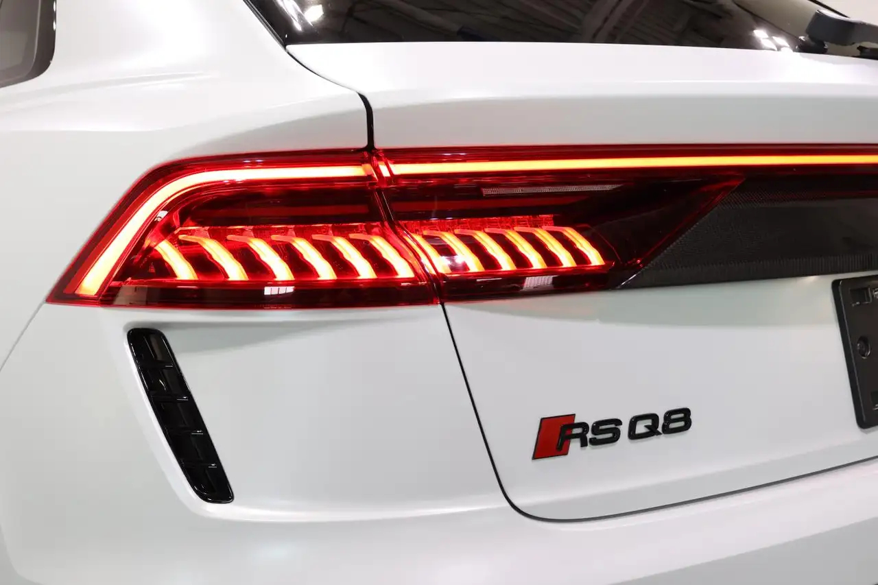 Audi RS Q8 снимка Audi RS Q8