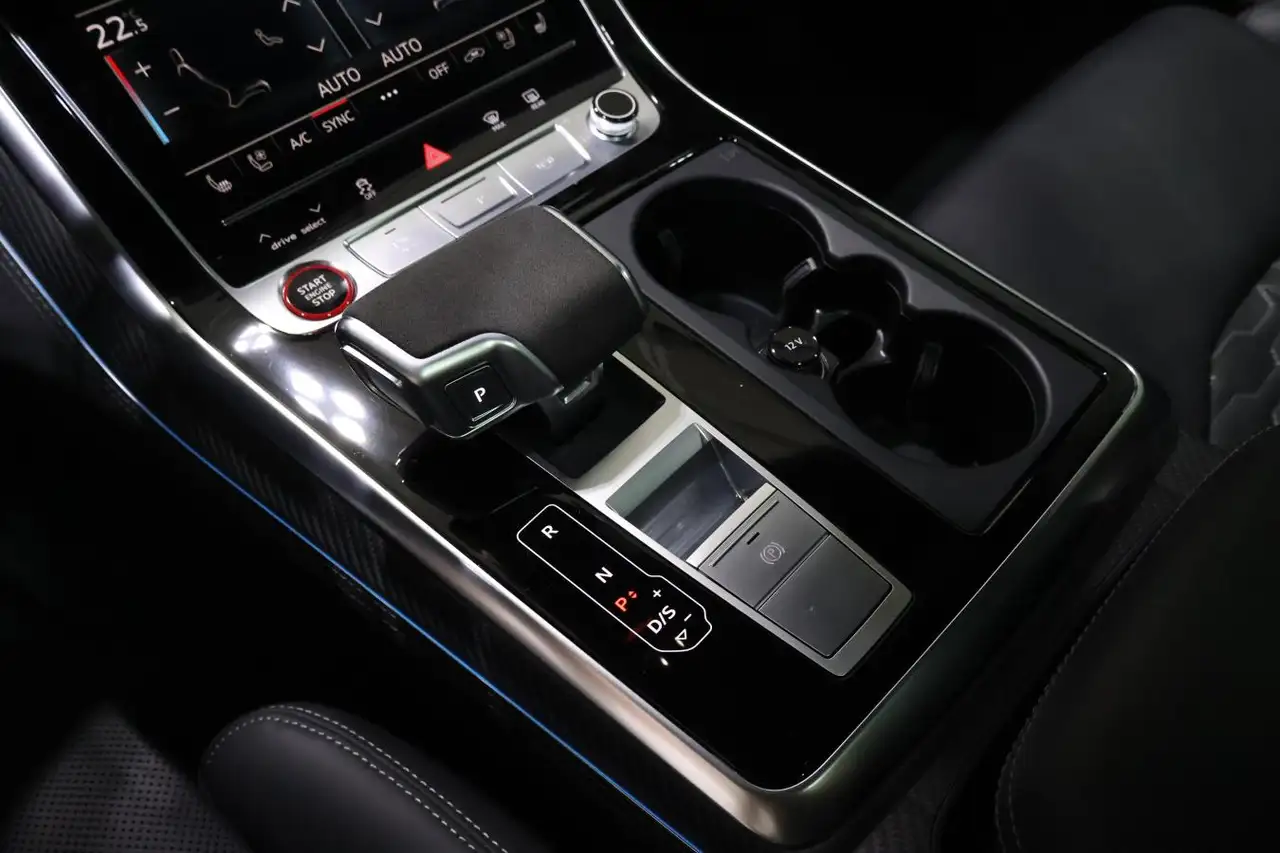 Audi RS Q8 снимка Audi RS Q8