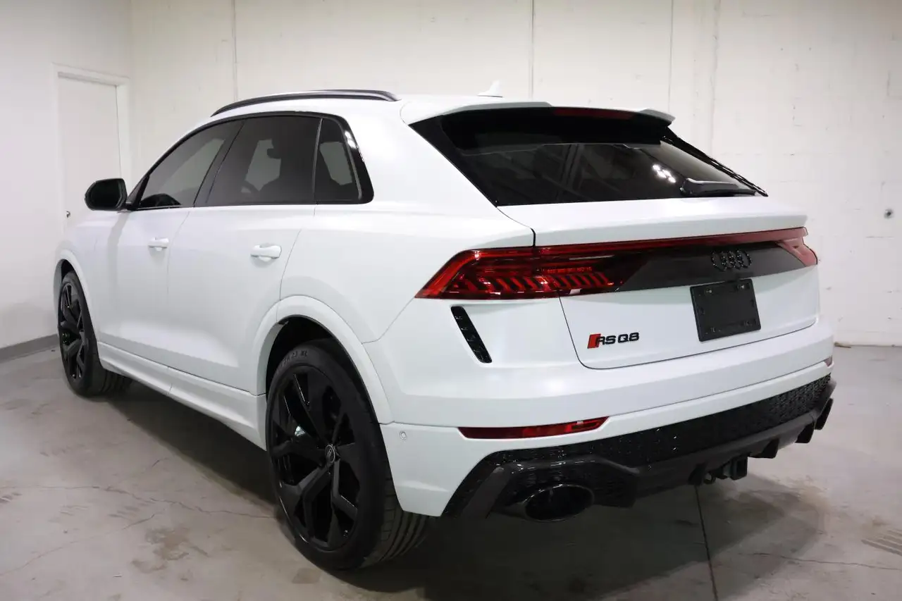Audi RS Q8 снимка Audi RS Q8