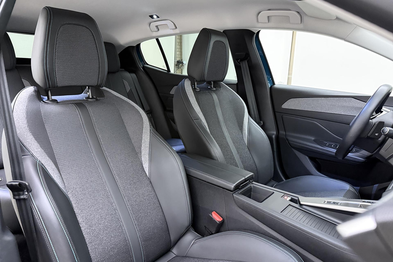 Peugeot 408 1.2 Hybrid 145 e-DCS6 Allure | Apple carplay/Andro — photo 10